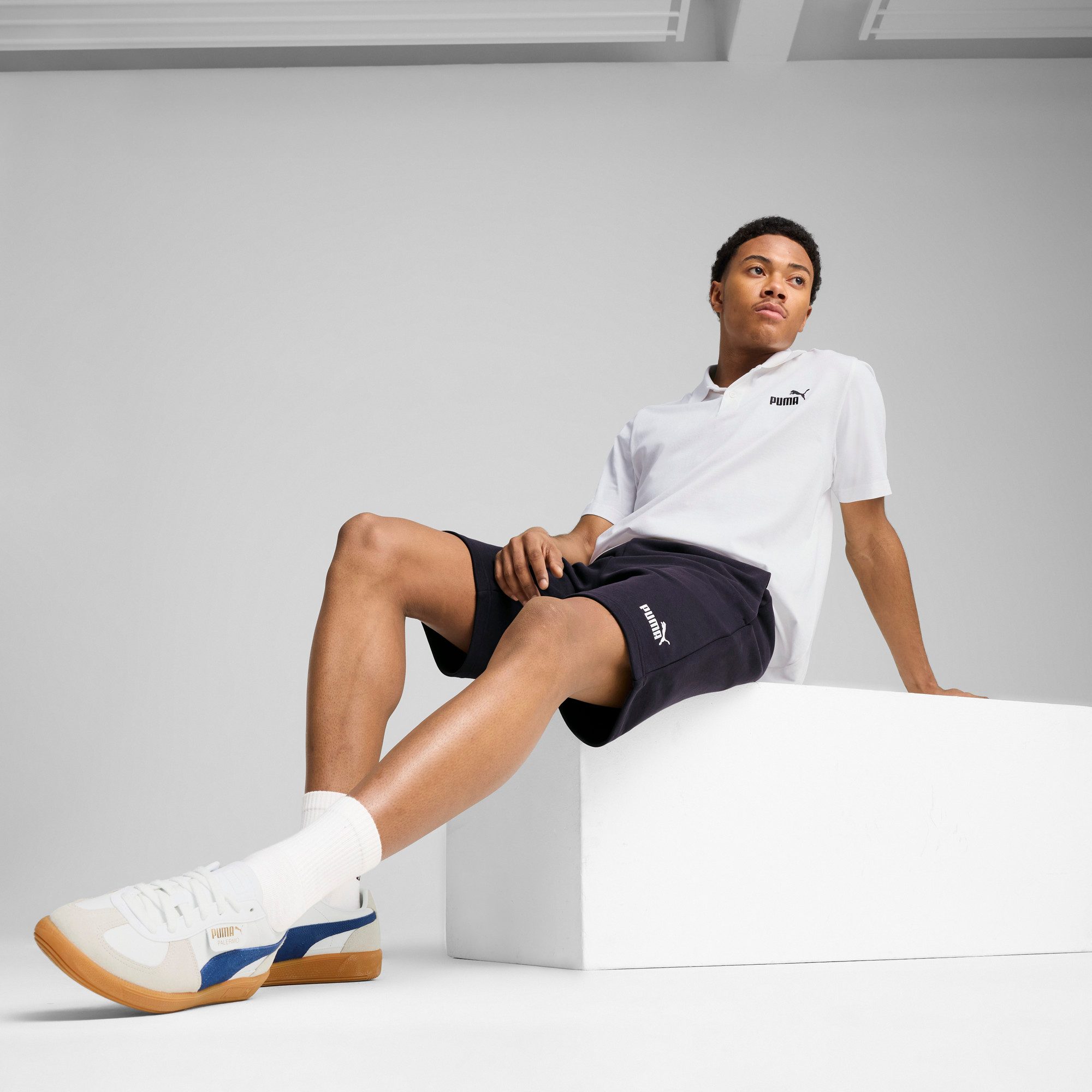 PUMA Trainingsshort ESS NO. 1 LOGO SHORTS 10" Sweatshorts met zacht French Terry materiaal