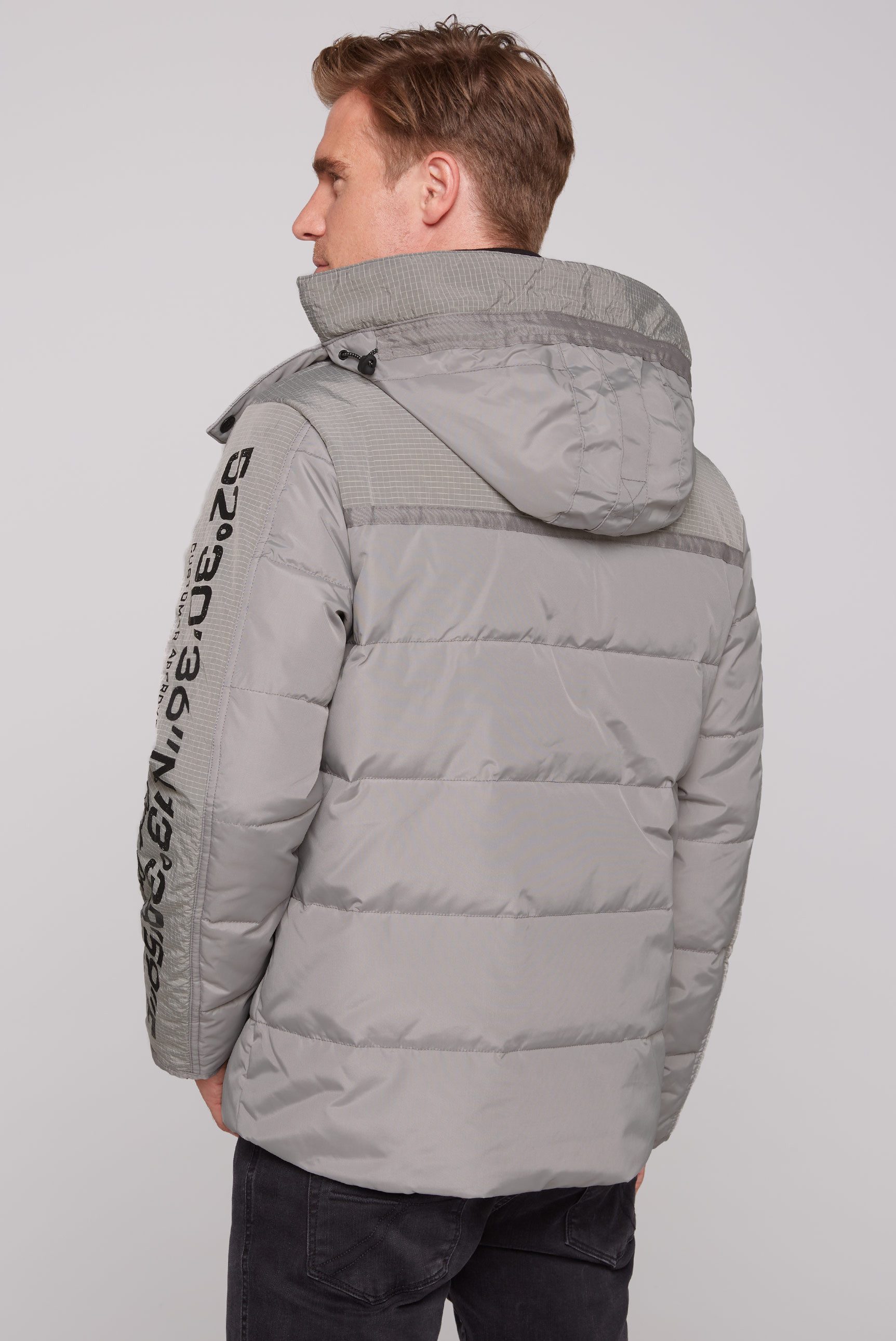 CAMP DAVID Gewatteerde jas met capuchon en ripstop-details