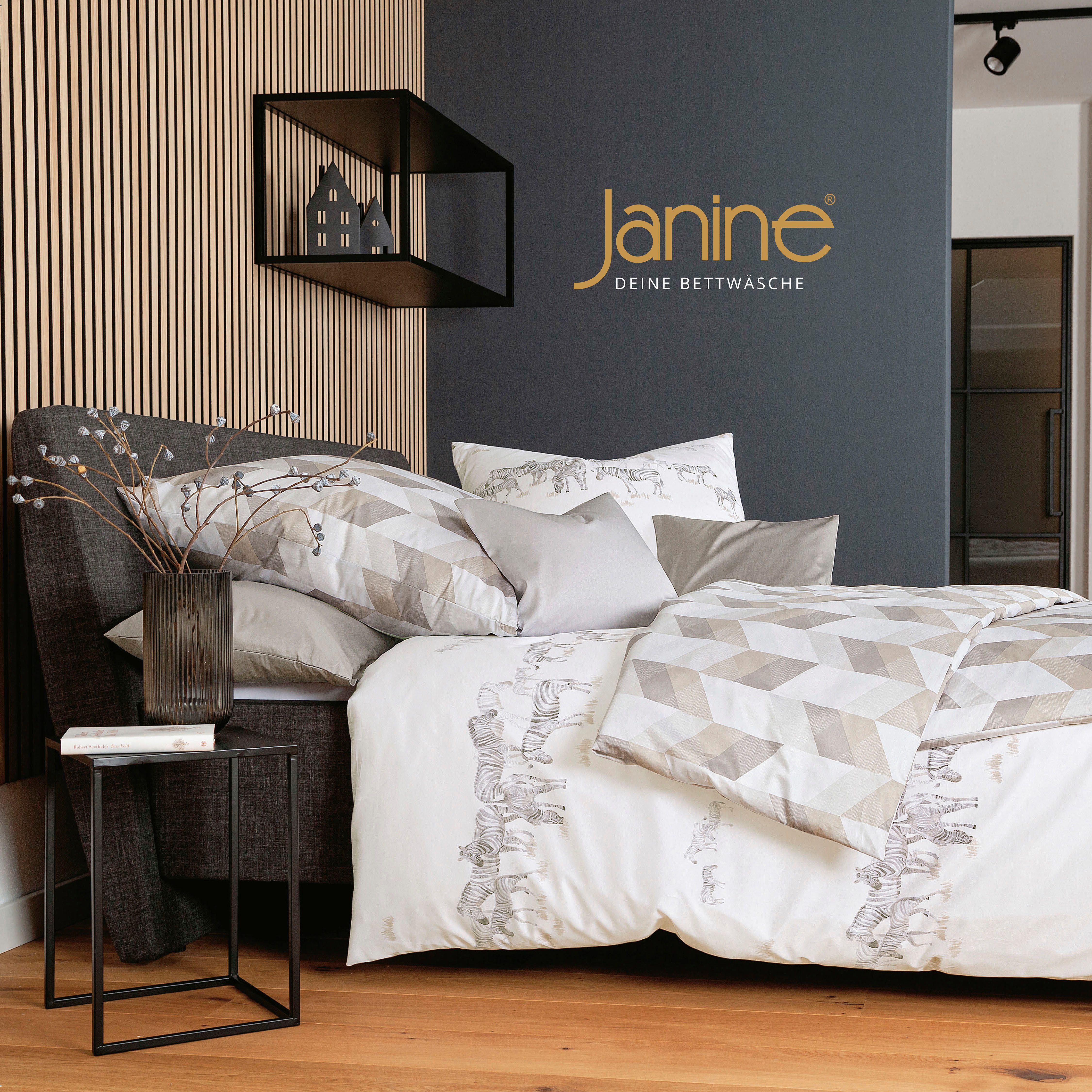 Janine Beddengoed Moments98110 07 met een ritssluiting