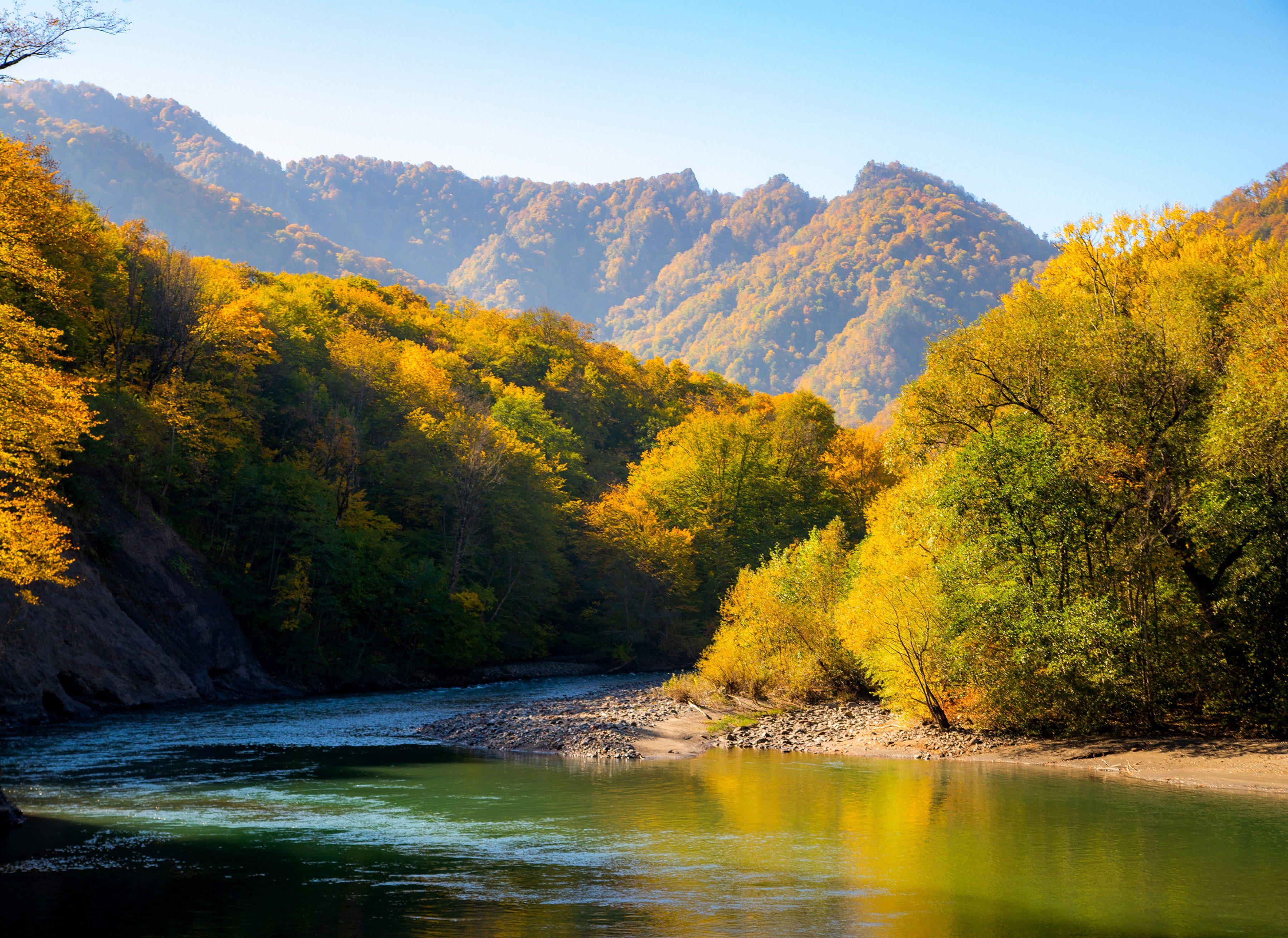 BMD fotobehang Autumn Mountain Forest River