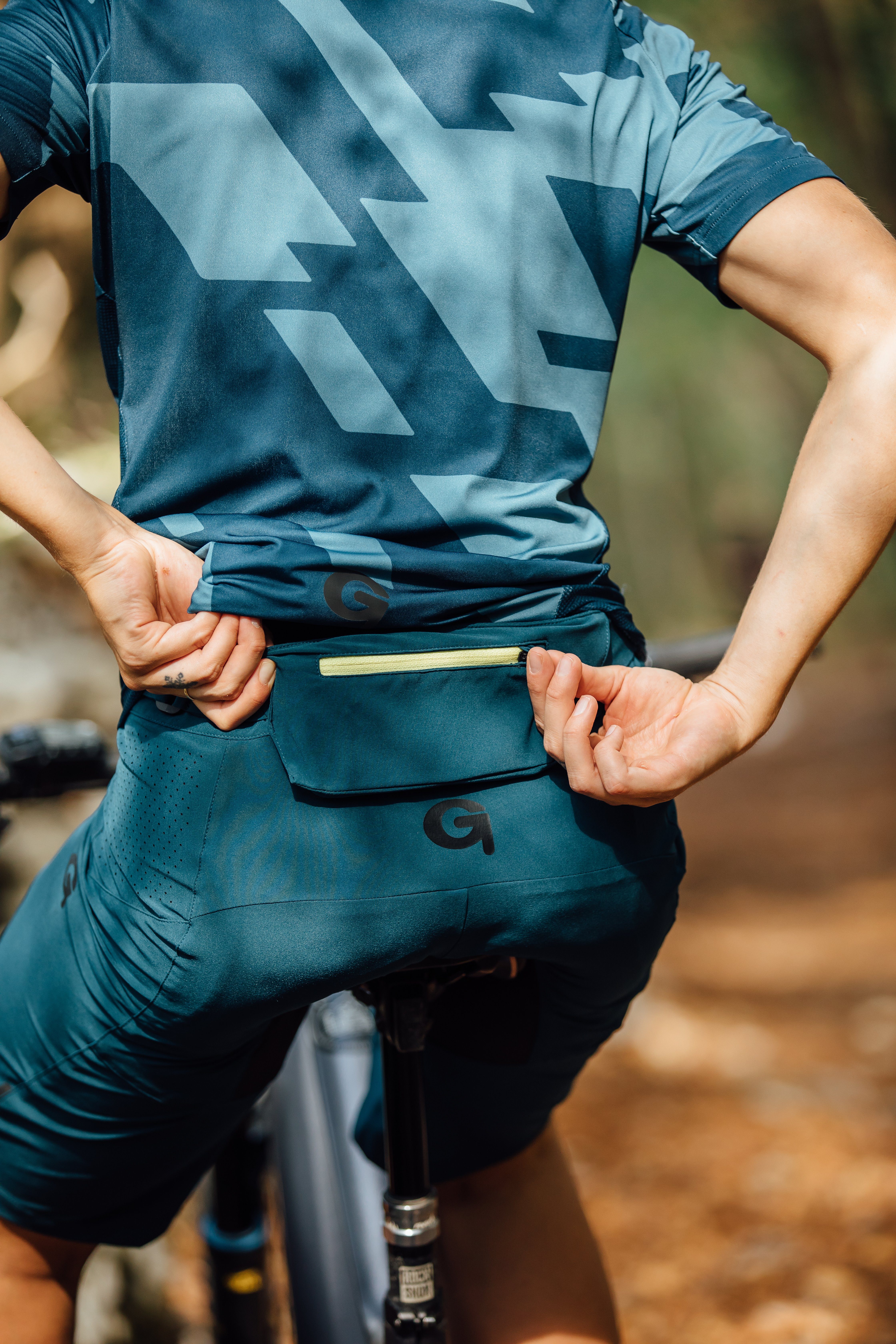 Gonso Fietsbroekje NOMESINO Dames bike-shorts, MTB fietspants met zitkussen, flexibele band