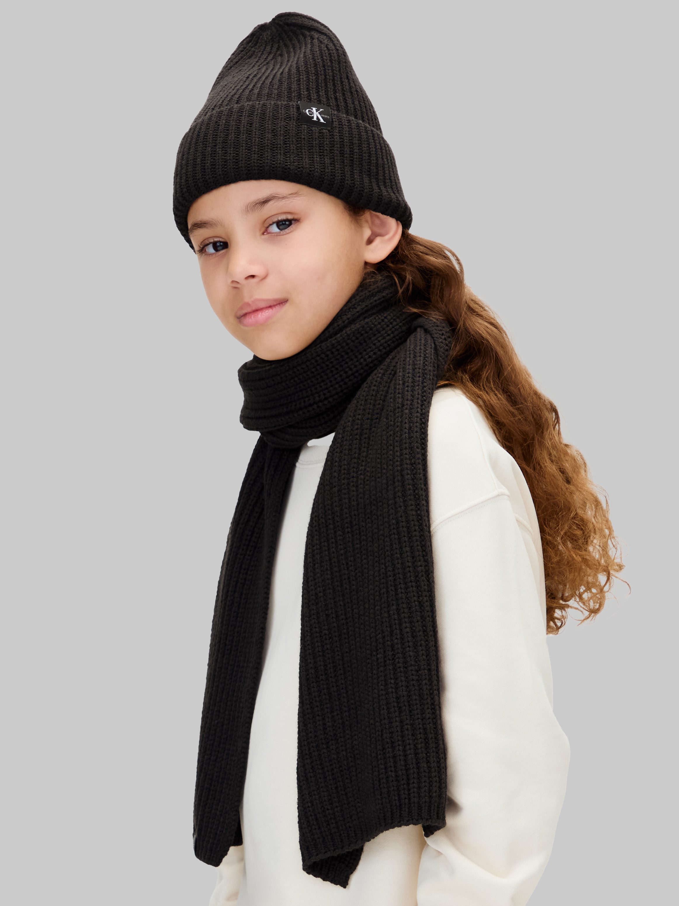 Calvin Klein Gebreide muts Monogram Rib Scarf Beanie Set