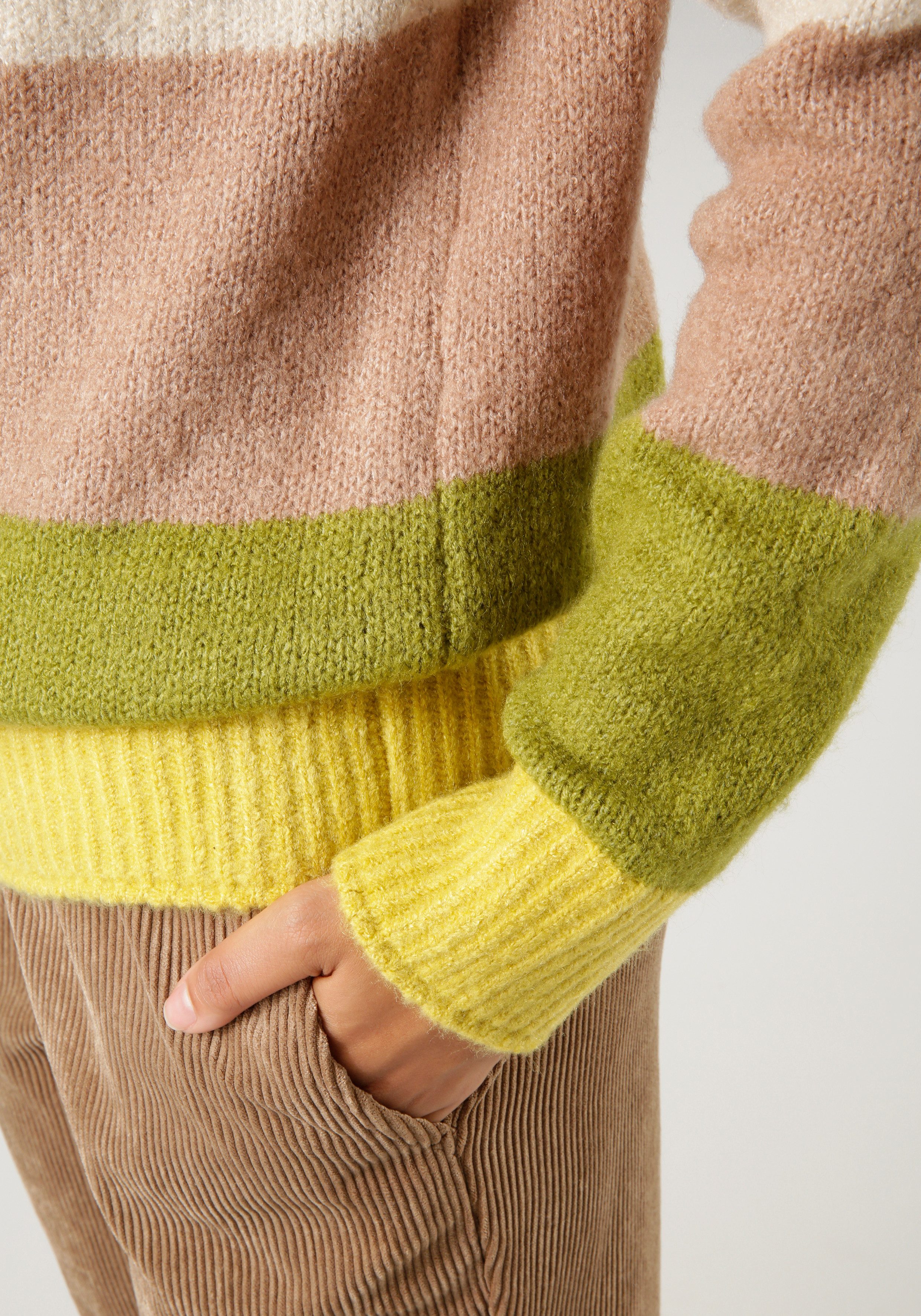 Aniston CASUAL Gebreide trui met trendy gekleurde, brede strepen