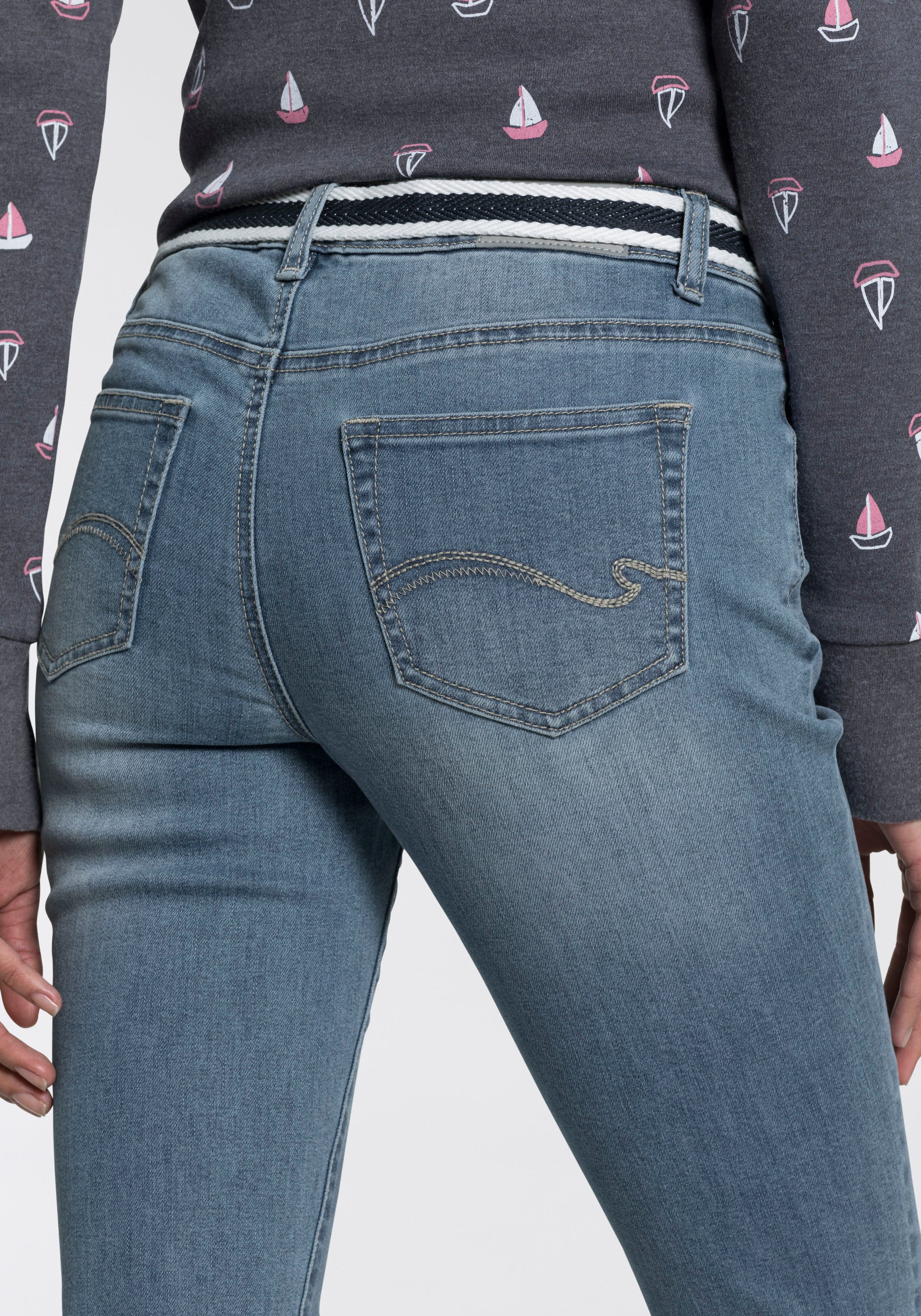 KangaROOS Capri jeans Capri-jeans met riem Skinny fit, met split, normale taille (set, Met een afneembare riem)