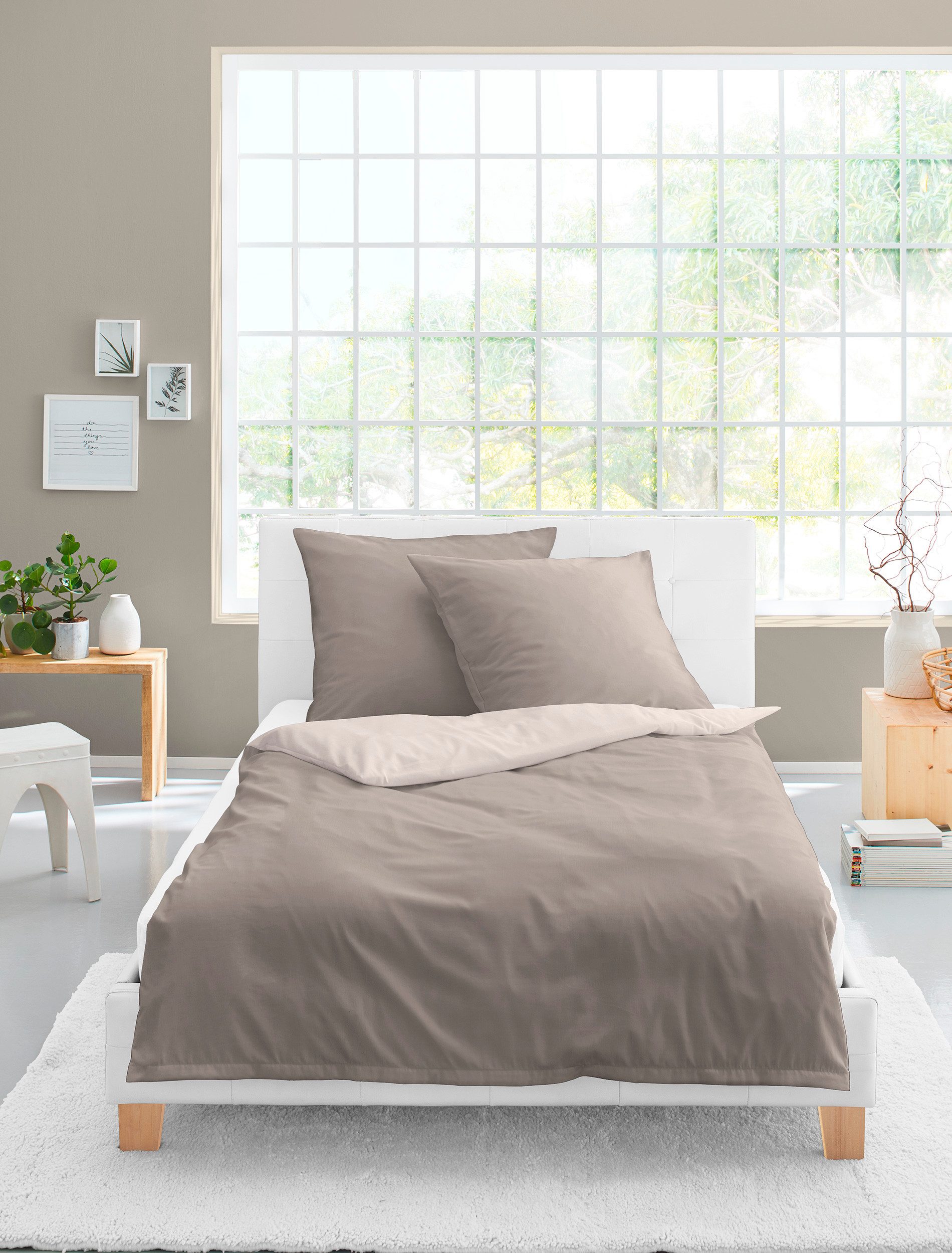 BIERBAUM Tweezijdig te gebruiken overtrekset Modern uni in mt. 135x200 of 155x220 cm Modern unidesign: Eenvoudig, elegante uitstraling voor elke slaapkamer