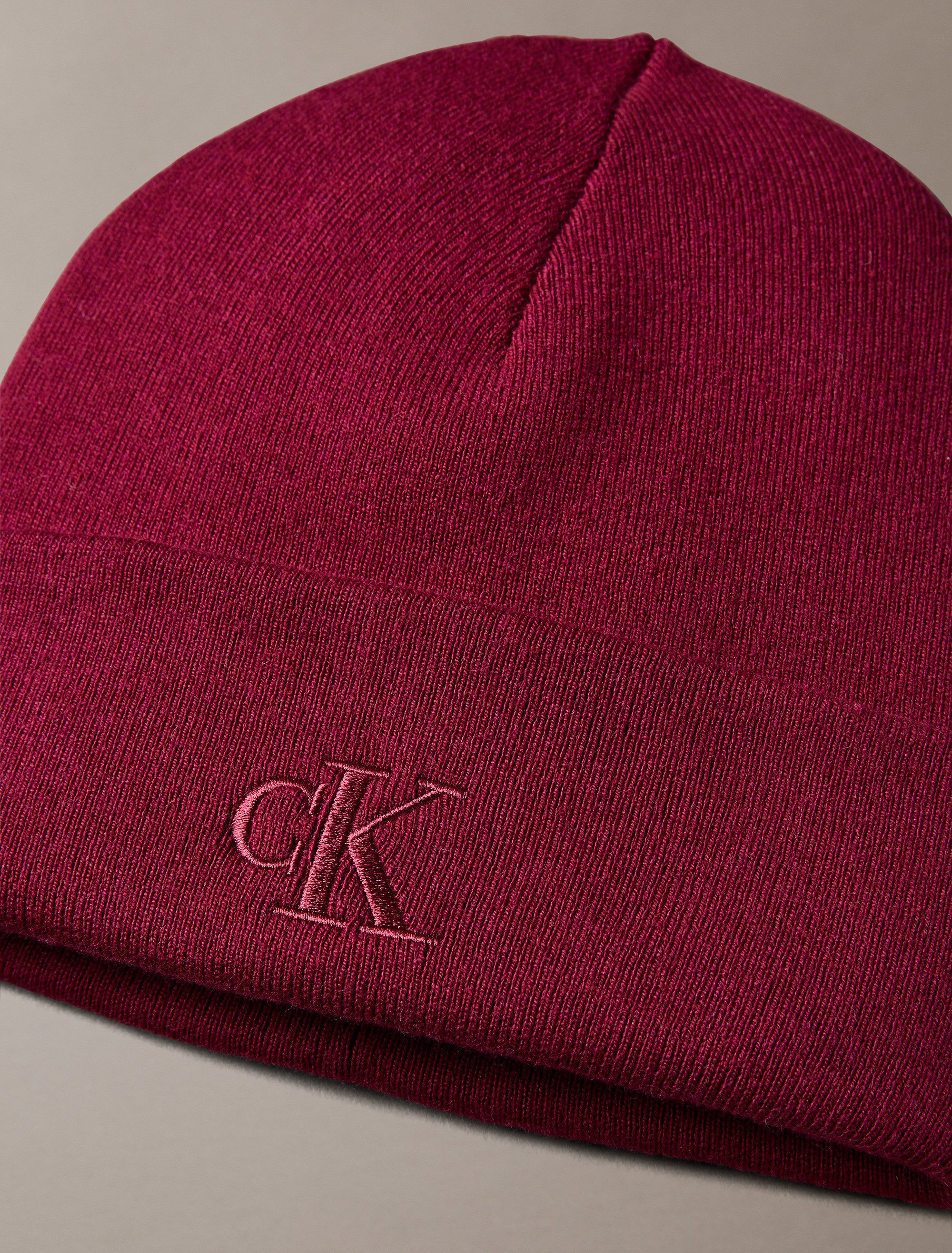 Calvin Klein Gebreide muts CK FINE RIB BEANIE