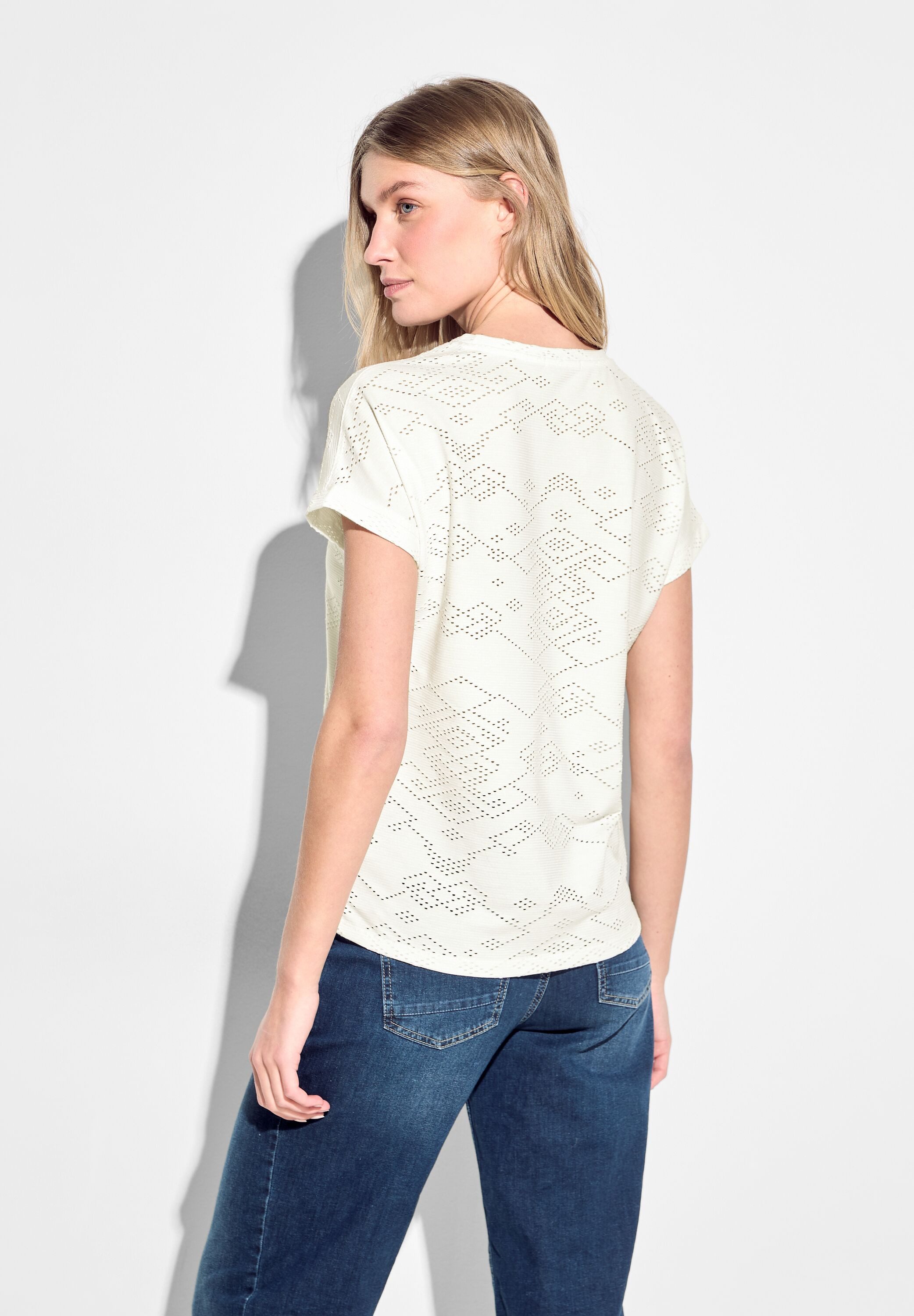 Cecil T-shirt met gaatjespatroon in ornamentvorm