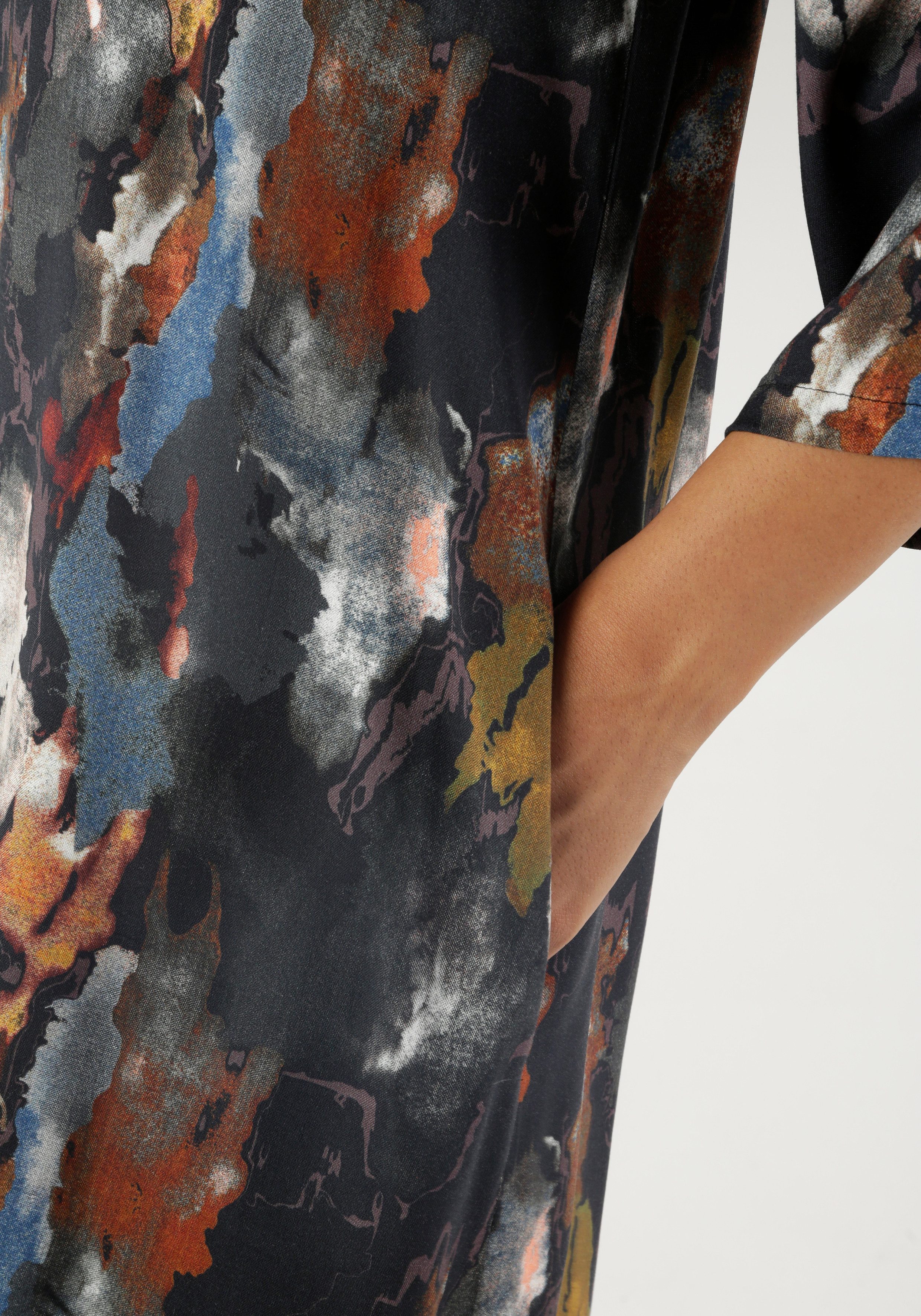 Aniston CASUAL Blousejurk met extravagante, grafische batik-patroon