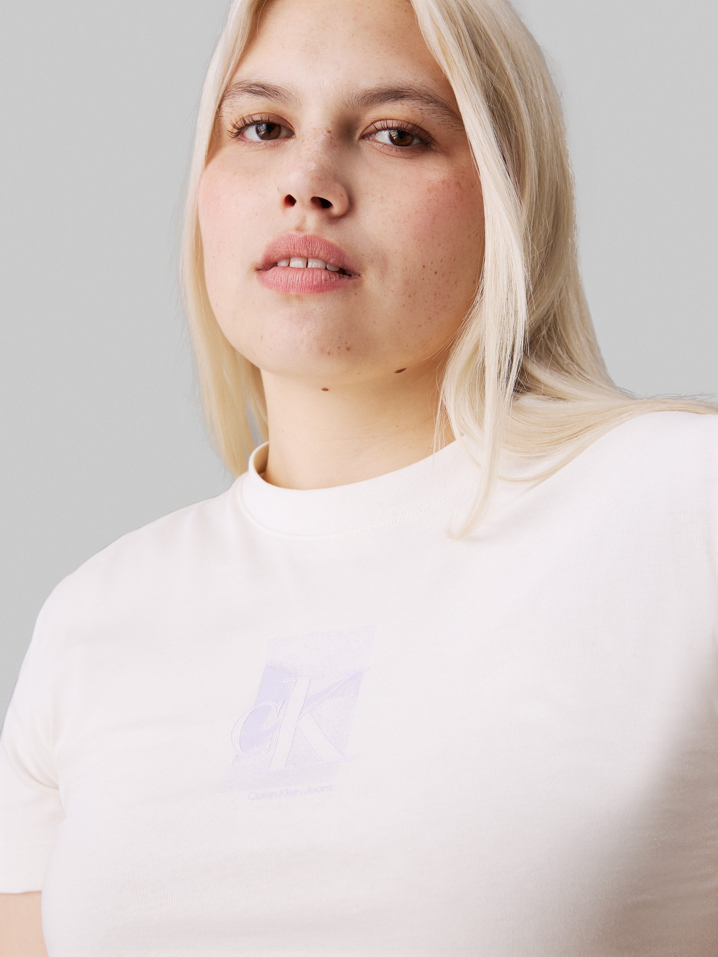 Calvin Klein Jeans Plus T-shirt PLUS DIFFUSED CK REGULAR TEE in grote maten en met logo-merklabel