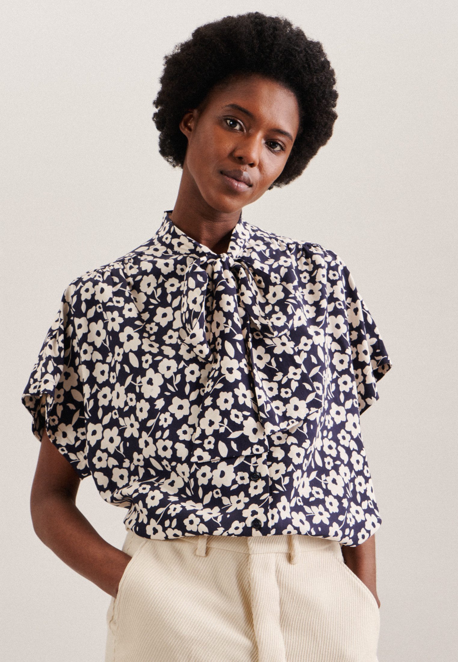 seidensticker Blouse met kraagstrik Zwarte roos Korte mouwen kraag print dames blouses met strik maat S (36) blauw