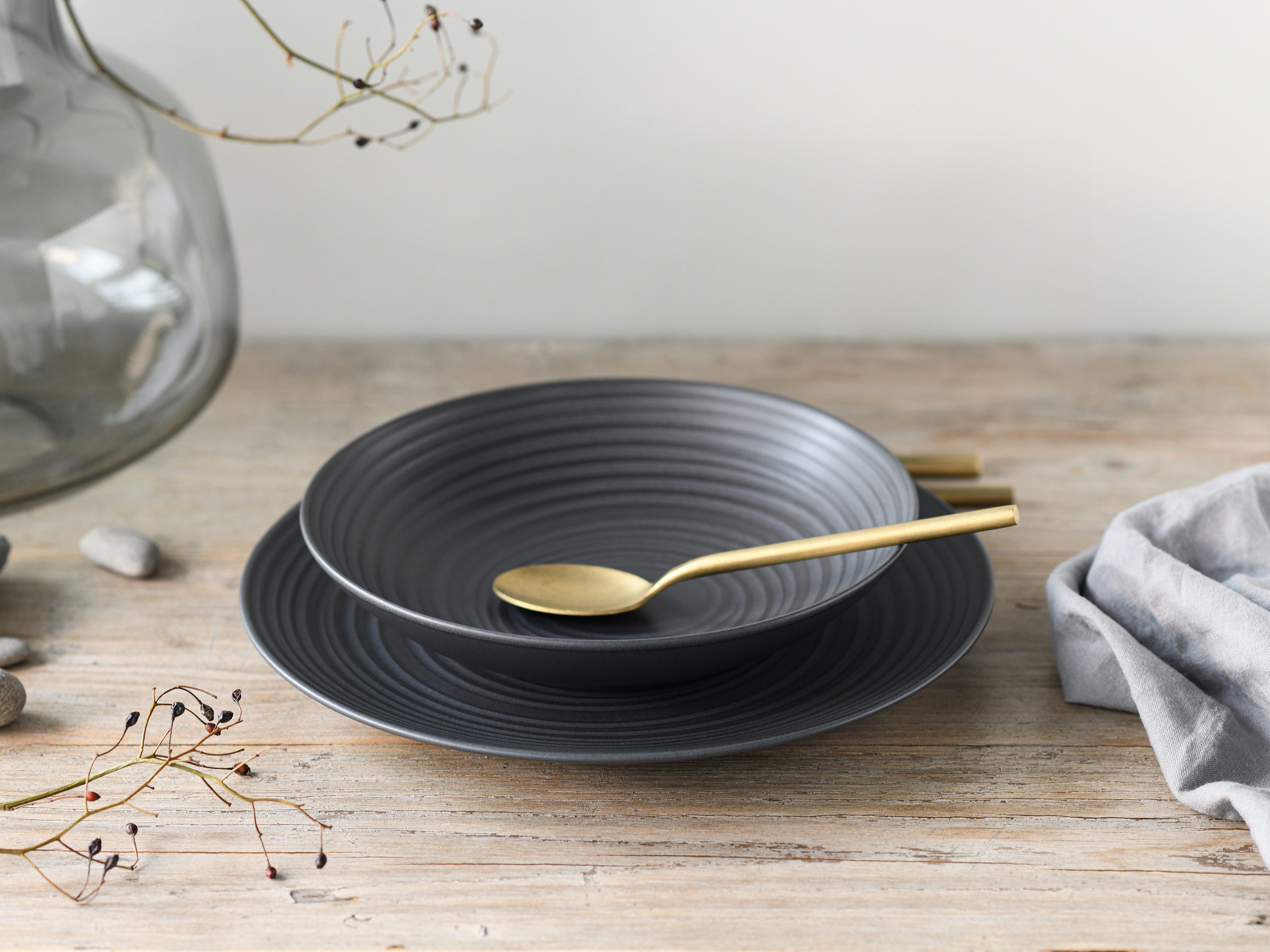 CreaTable Eetservies Servies-set Lava Stone Servies, zwart, reliëfdecor, Made in Europe, 12 delen voor 4 personen (set, 12-delig)
