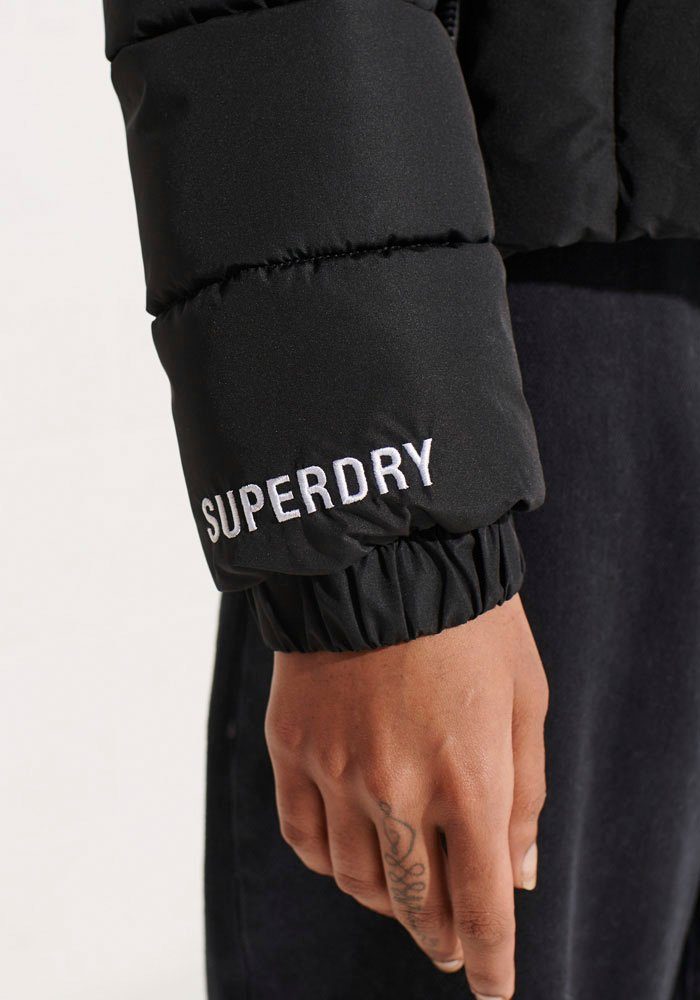 Superdry Gewatteerde jas HOODED SPIRIT SPORTS PUFFER van waterafstotend materiaal