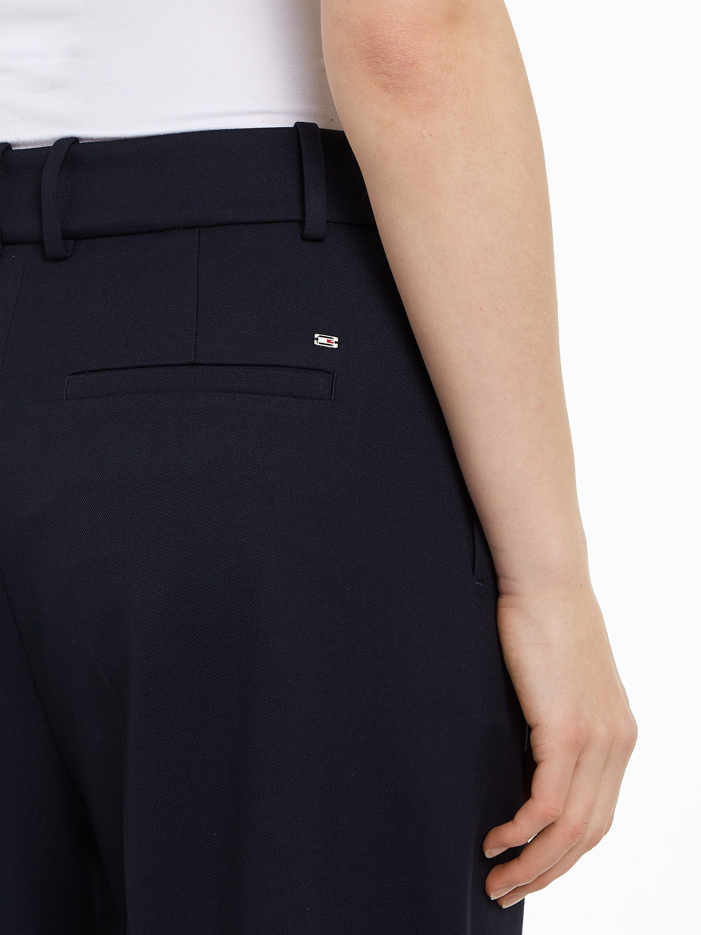 Tommy Hilfiger Geweven broek MD CORE RELAXED STRAIGHT PANT met logo-stiksel op de achterkant