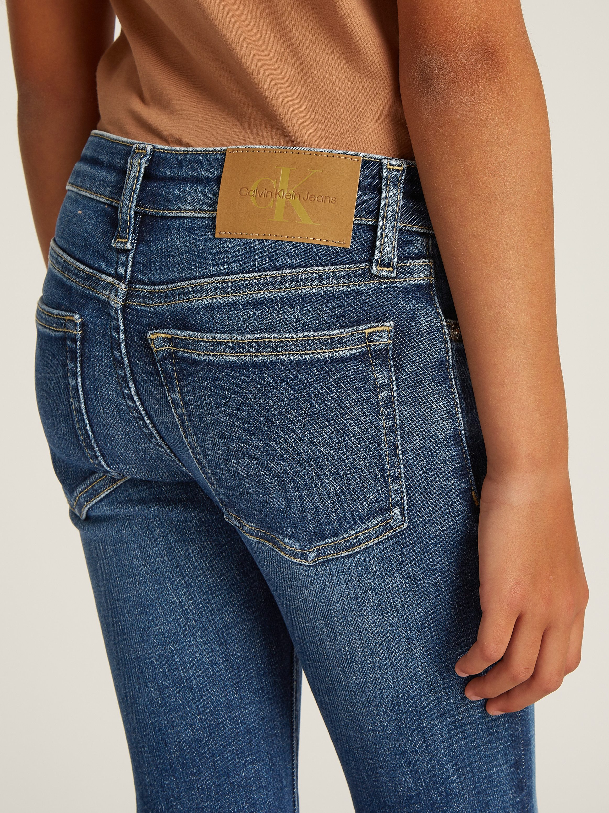 Calvin Klein Bootcut jeans MR FLARE DARK BLUE VISUAL DENIM voor kinderen tot 16 jaar met logopatch