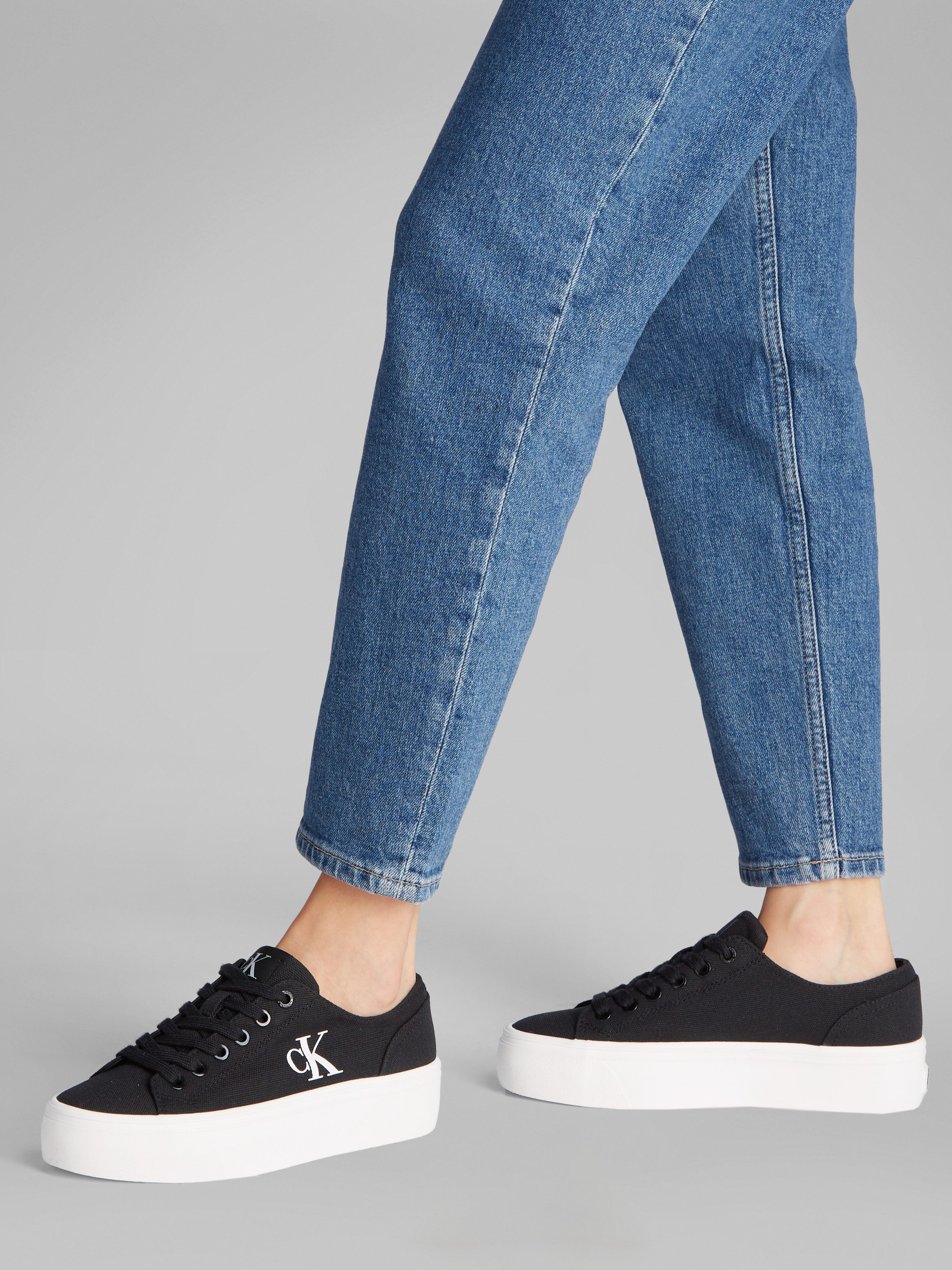 Calvin Klein Plateausneakers VULC FLATFORM LOW CV MG veterschoenen, vrijetijdsschoen, lage schoen met zijlogo