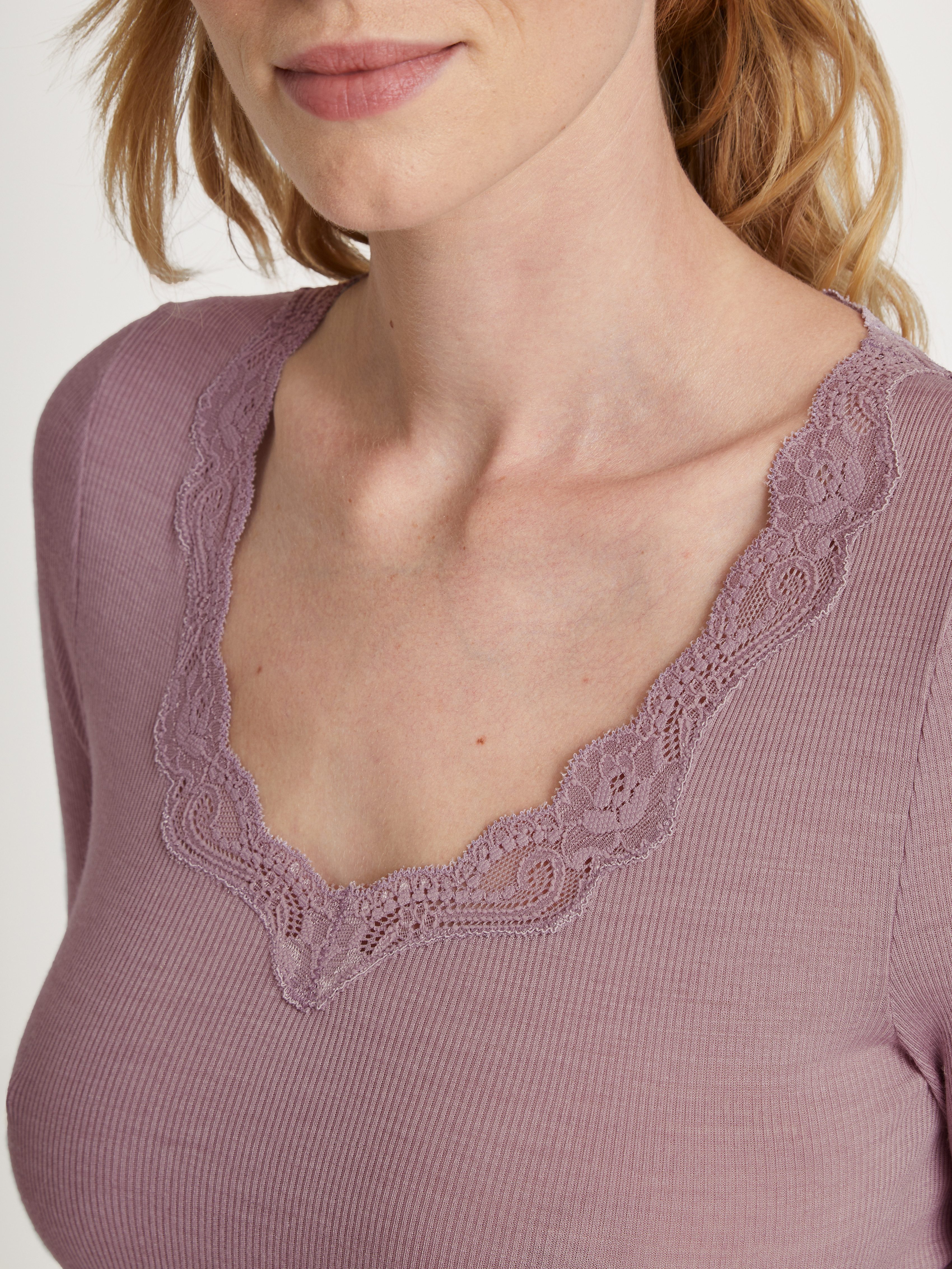 CALIDA Shirt met lange mouwen Richesse Lace met fijne kant aan de decolleté en mouwafwerking versierd