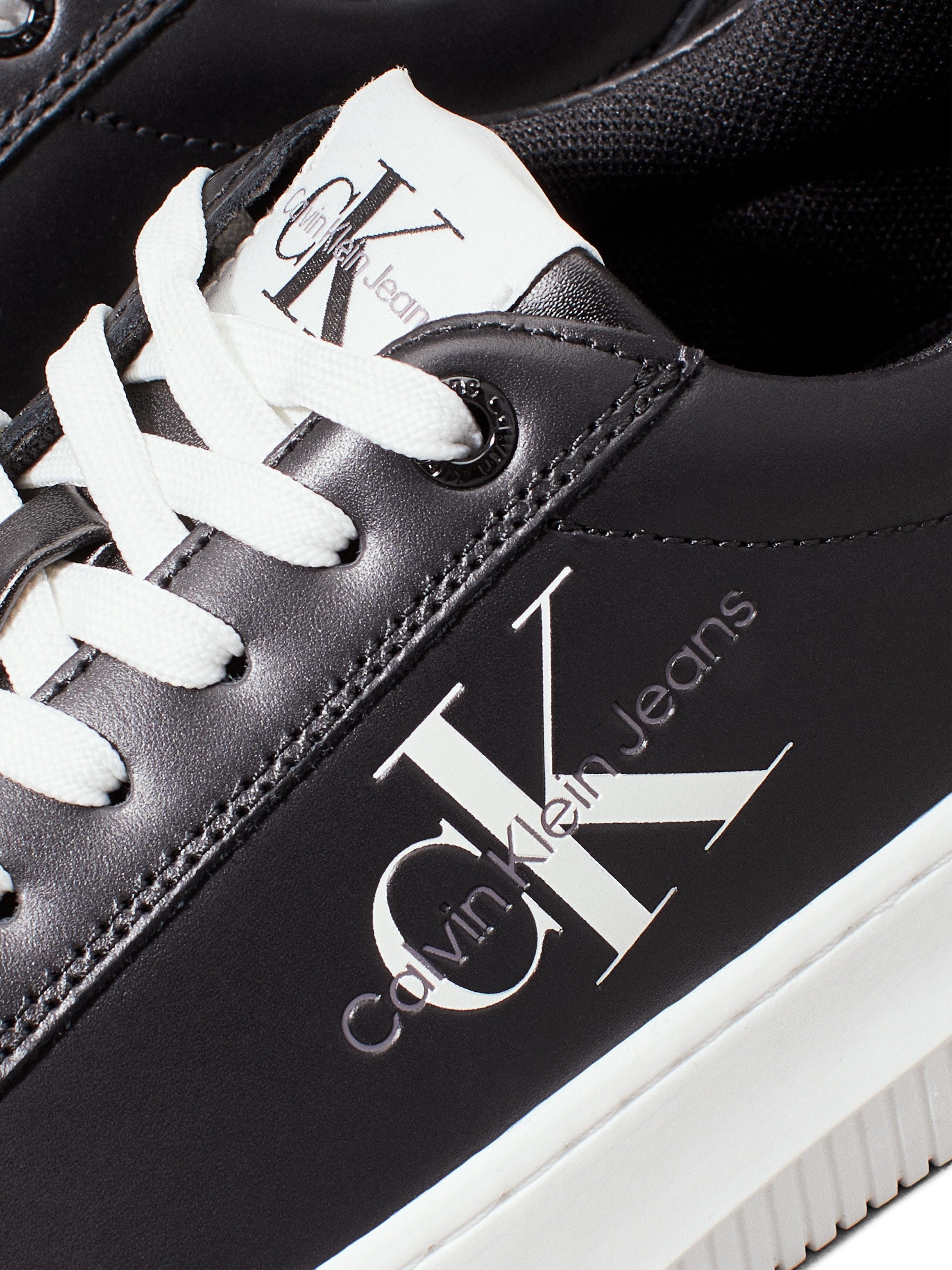 Calvin Klein Plateausneakers CHUNKY CUPSOLE MONO LTH WN , vrijetijdsschoen, lage schoen, veterschoen met ck-opdruk aan de zijkant