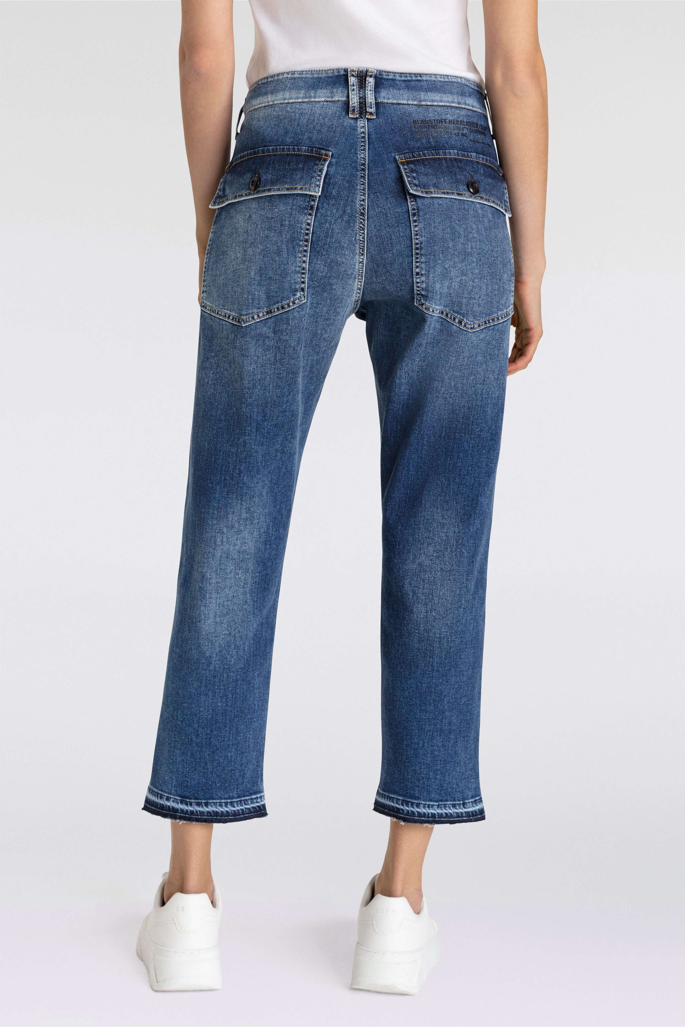 Herrlicher 3/4 jeans Fatique Women Slim Recycled Light Denim met grote opgestikte zakken aan de voorkant