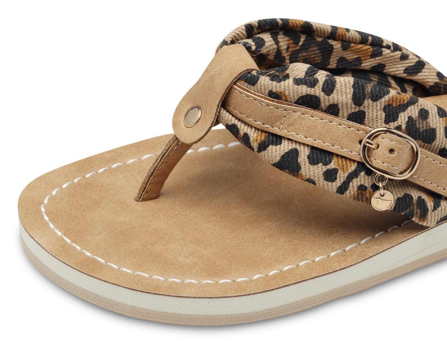 Tamaris Teenslippers Avril , zomerschoenen, flats, slippers met t-logo hanger