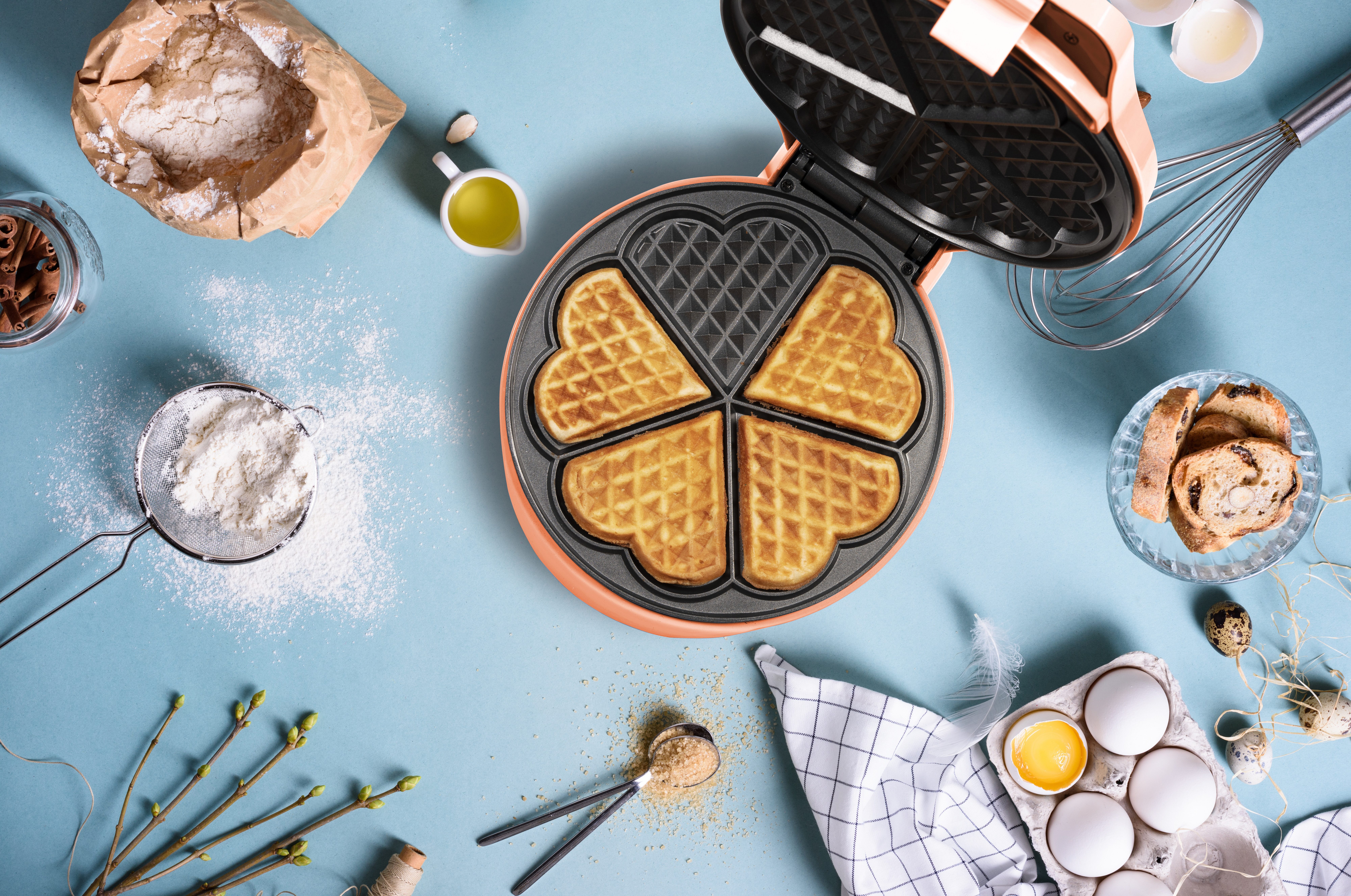 bestron Wafelijzer ASW217 voor klassieke hartvormige wafels, met antiaanbaklaag, retrodesign