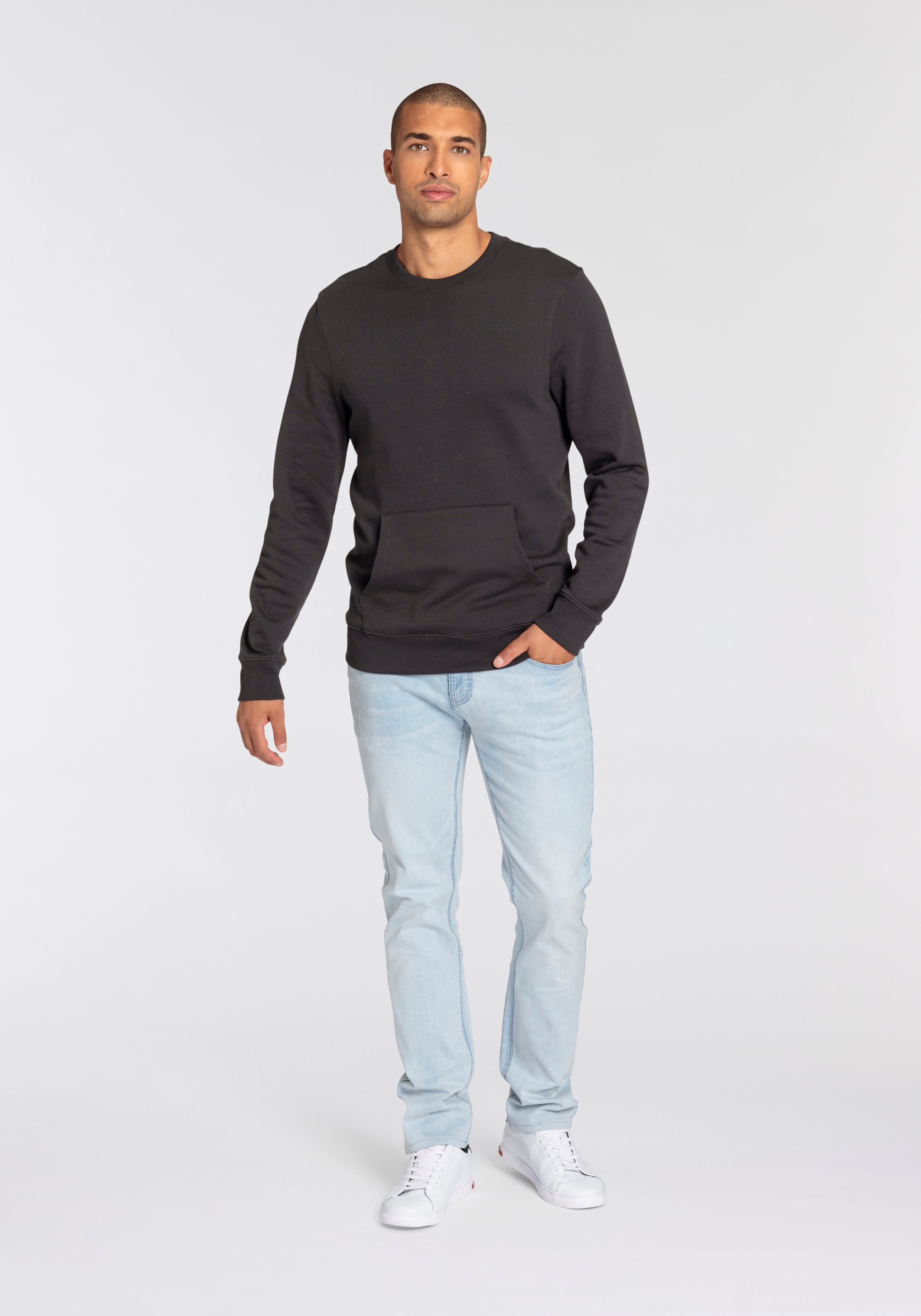 Bruno Banani Straight jeans Hutch rechte broekspijpen, gedeeltelijk met modieuze destroyed-effecten,