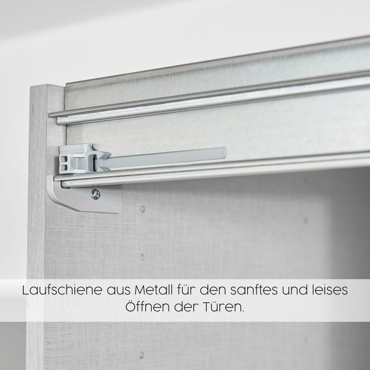 rauch Zweefdeurkast Kledingkast kast garderobe linnenkast kleedkamer KULMBACH in 2 hoogtes verkrijgbaar, met metalen handgrepen made in germany