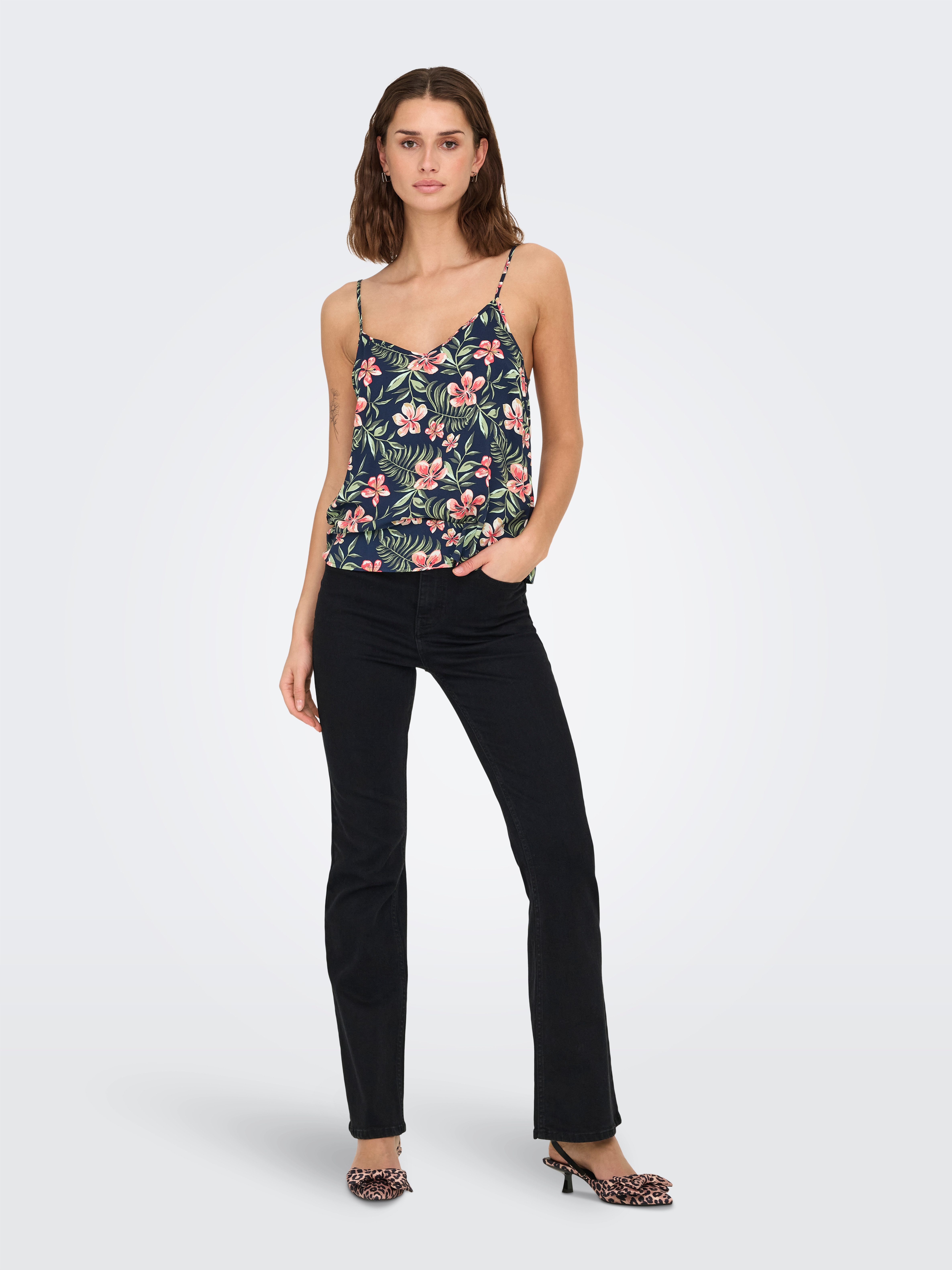 Only Top met spaghettibandjes ONLNOVA LIFE PARIS SINGLET AOP PTM