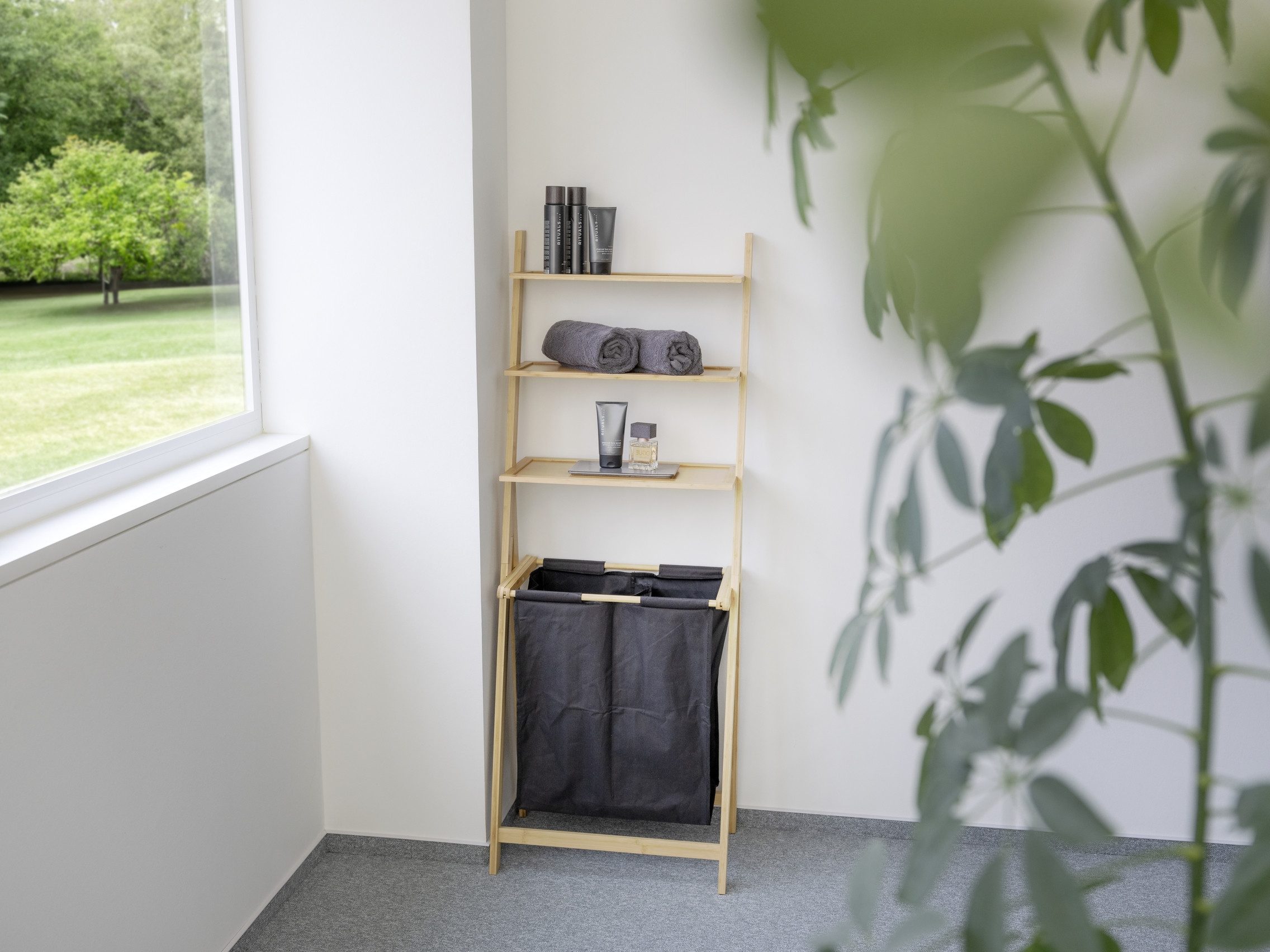 WENKO Wasmand met sorteerfunctie Ladderrek Ecori met wasverzamelaar Frame van bamboe, 3 schappen, textiel van 100% gerecycled polyester