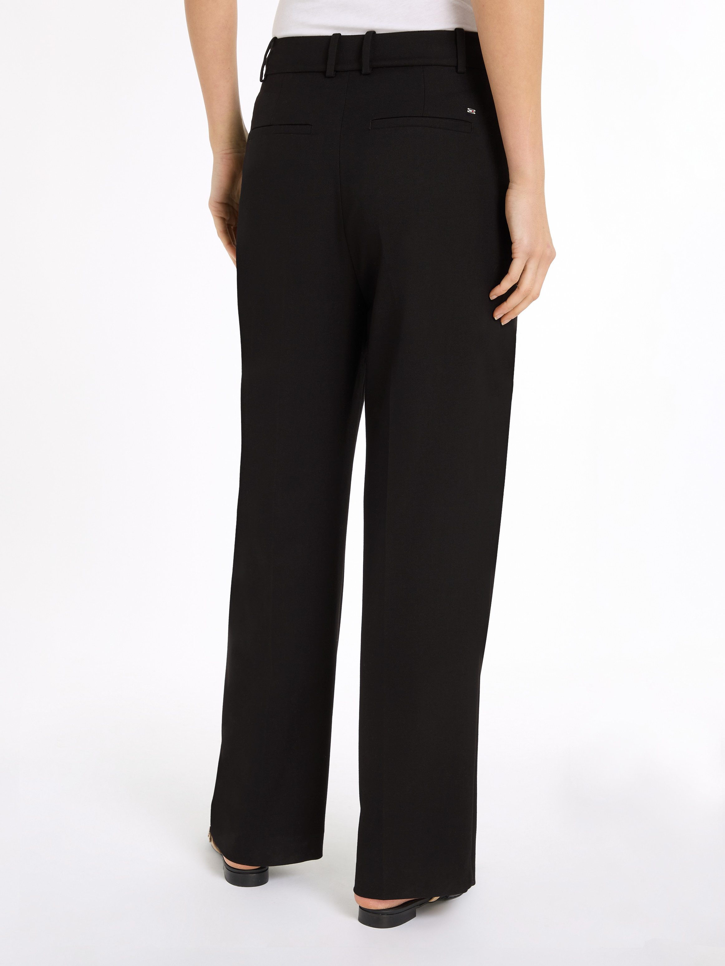 Tommy Hilfiger Geweven broek MD CORE RELAXED STRAIGHT PANT met logo-stiksel op de achterkant