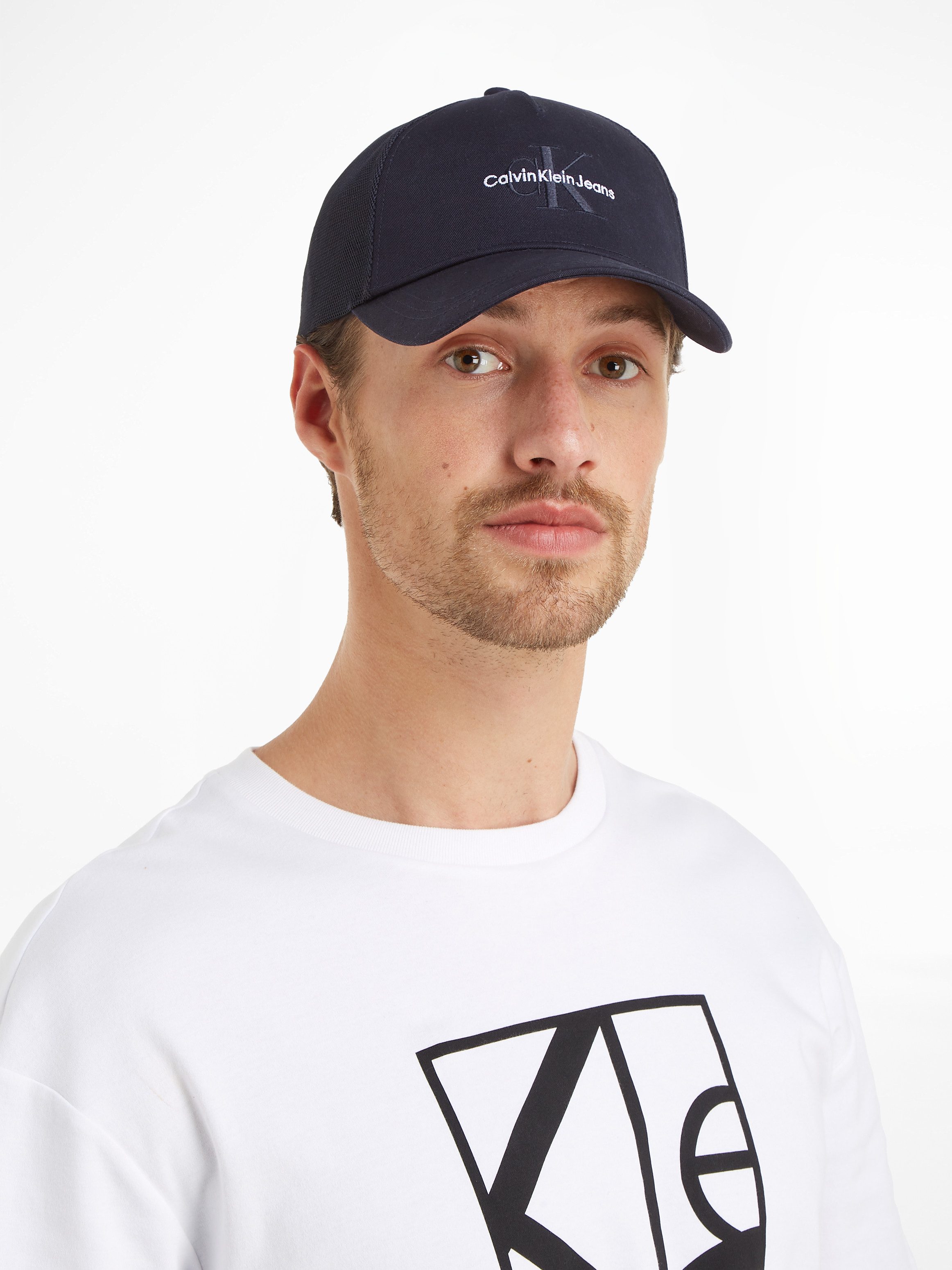 Calvin Klein Truckerpet MONO LOGO EMBRO TRUCKER HAT heren petten zwart