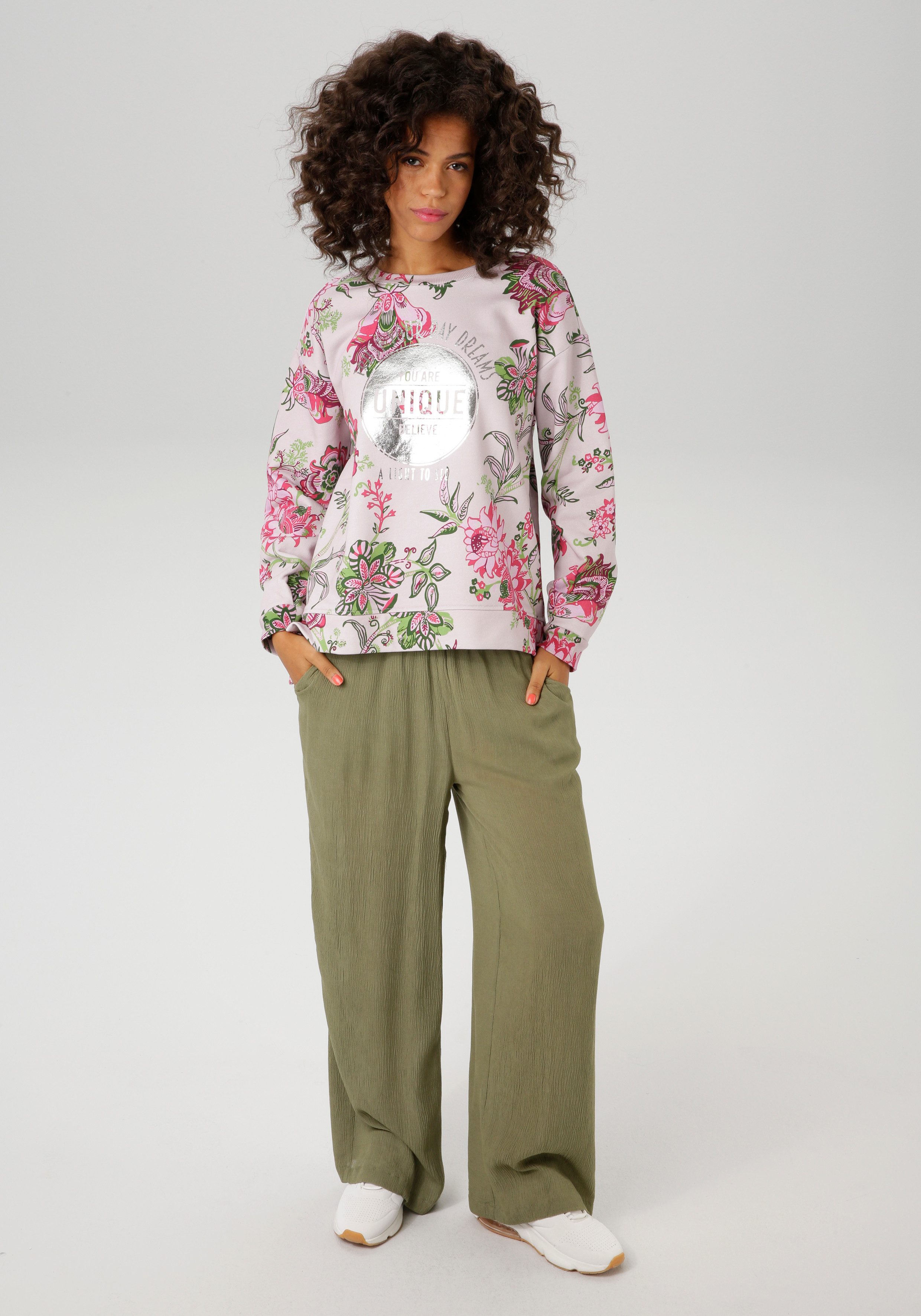 Aniston CASUAL Sweatshirt in extravagante bloemenprint met folieprint - nieuwe collectie