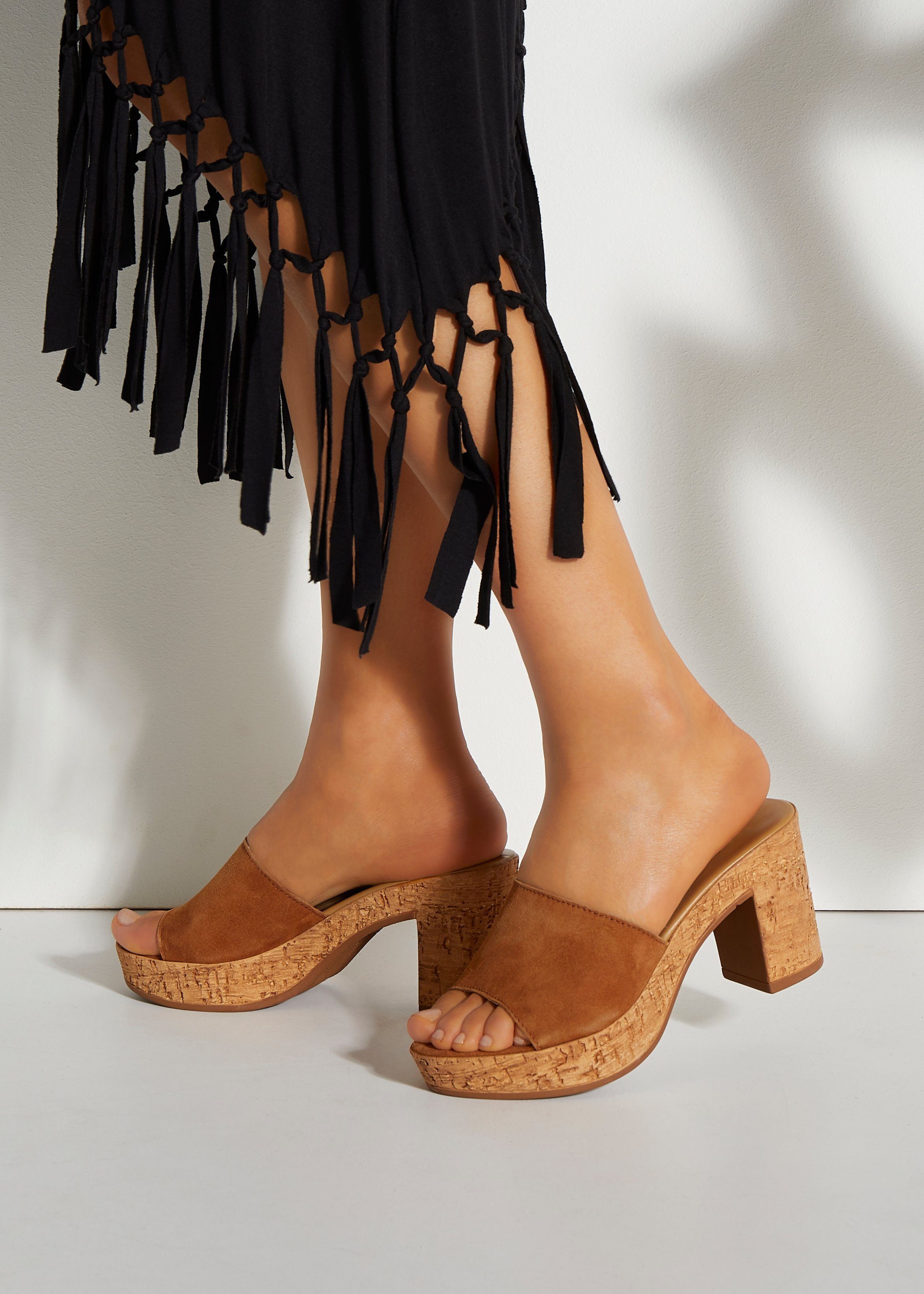 Lascana Slippers van leer met comfortabele blokhak in kurk-look online  verkrijgbaar | OTTO