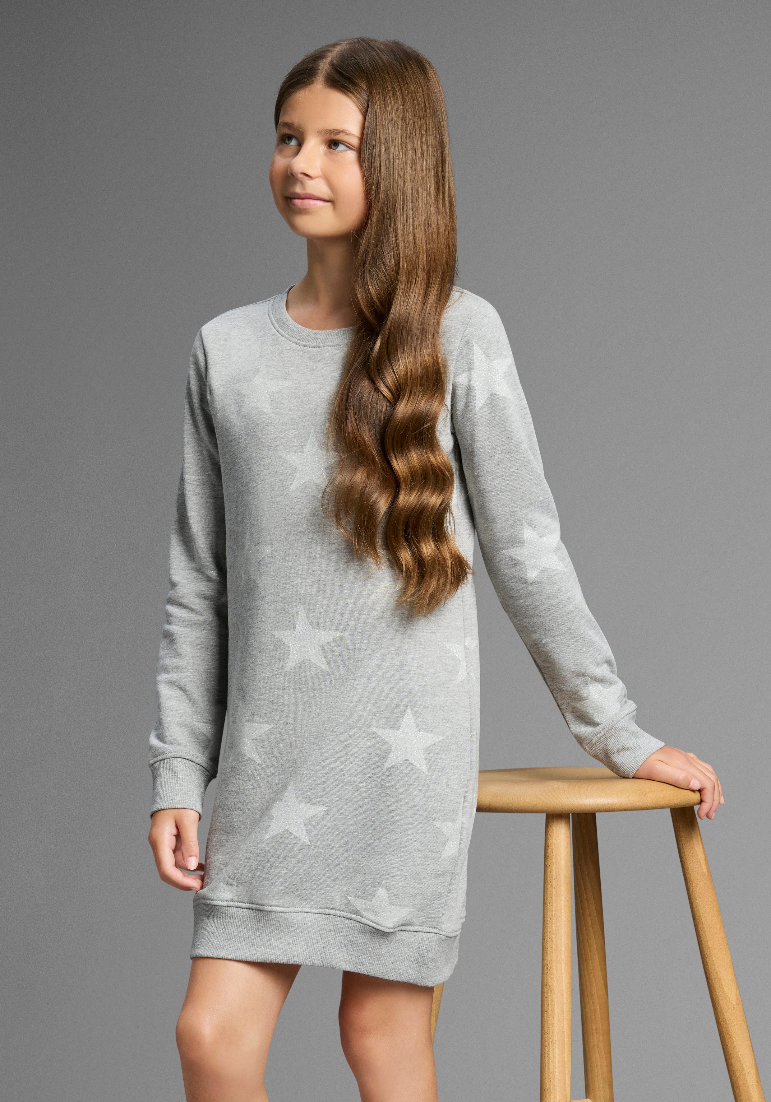KIDSWORLD Sweatjurk Sterren-allover jurk voor dagelijks gebruik, ca. halverwege bovenbeen lengte, sportieve touch