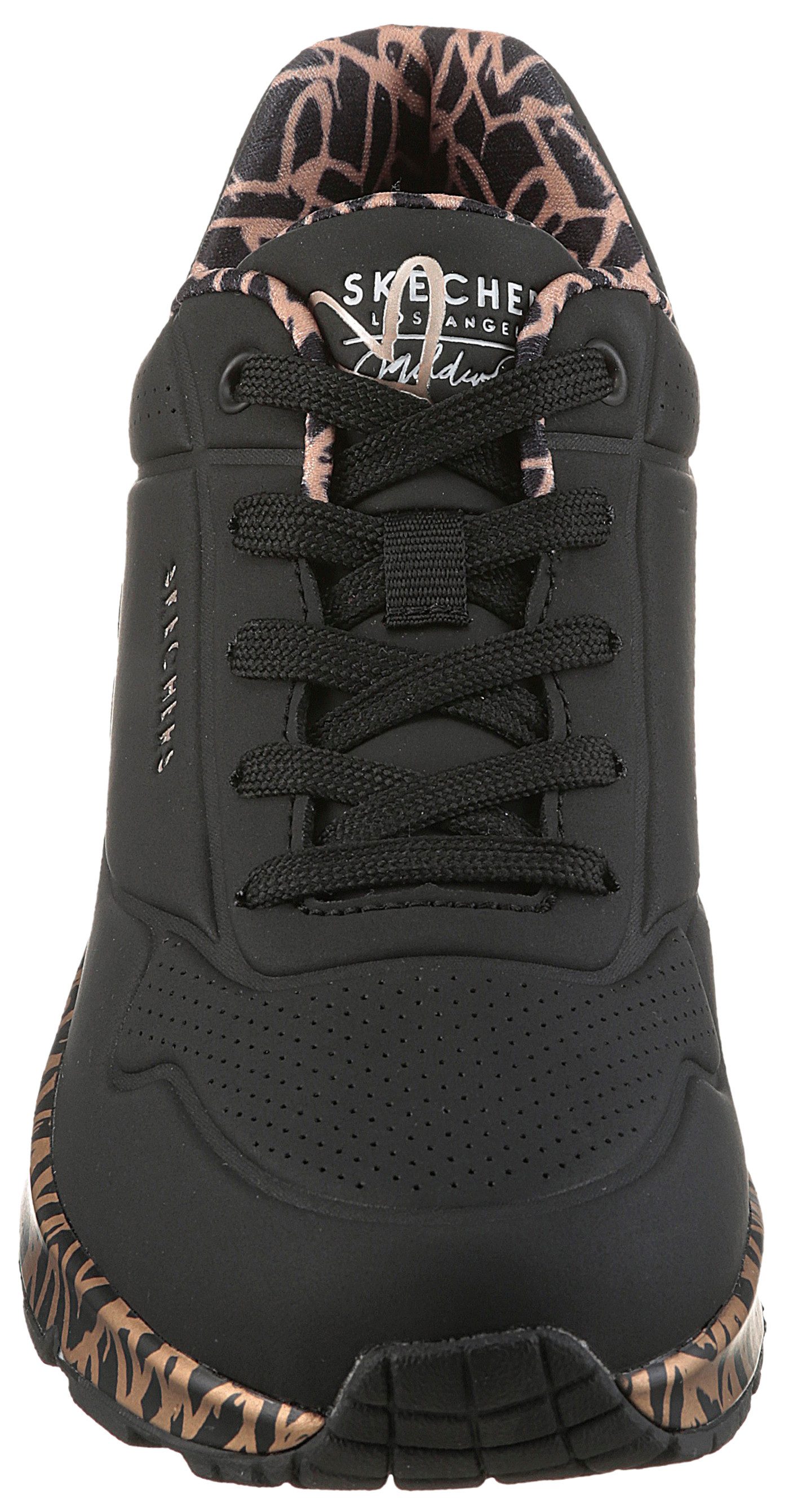 Skechers Sneakers met sleehak UNO-LOVING LOVE Vrijetijdsschoen, lage schoen, veterschoen met coole graffiti-print
