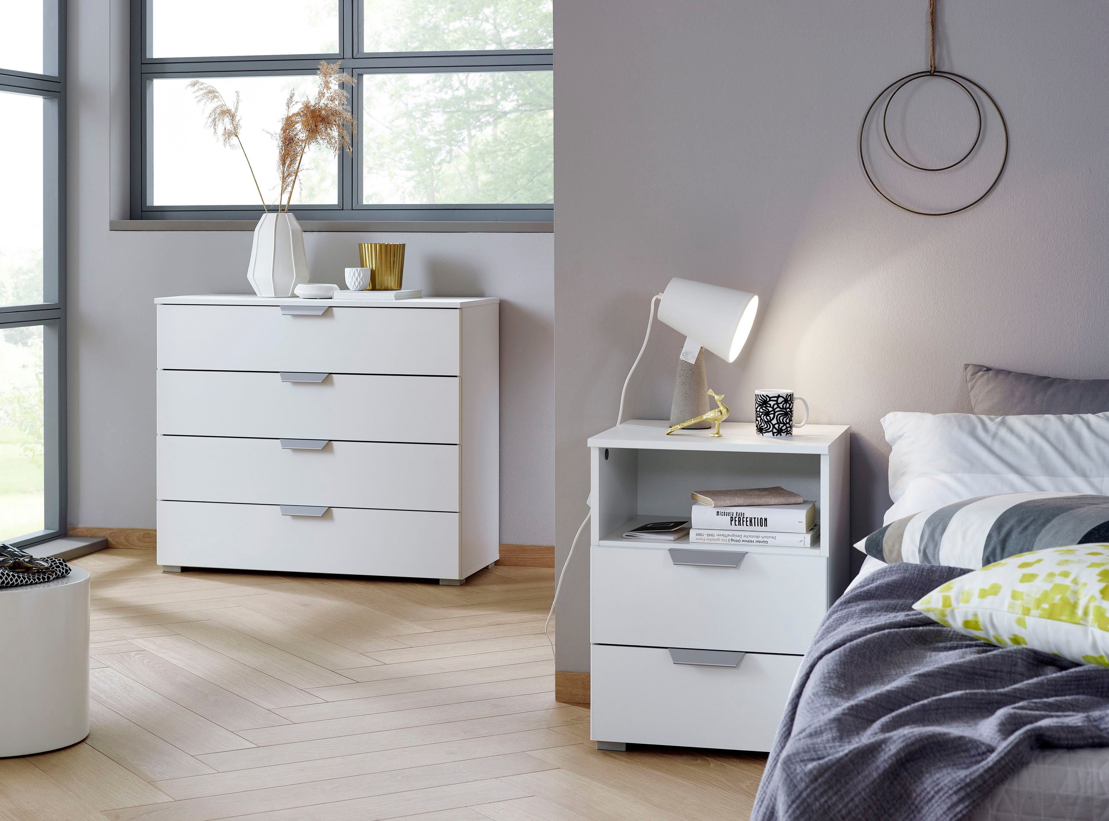 rauch Ladekast Sideboard ORIAS met decor- of hoogglansfront met 4 lades en 2 deuren en metalen grepen made in germany