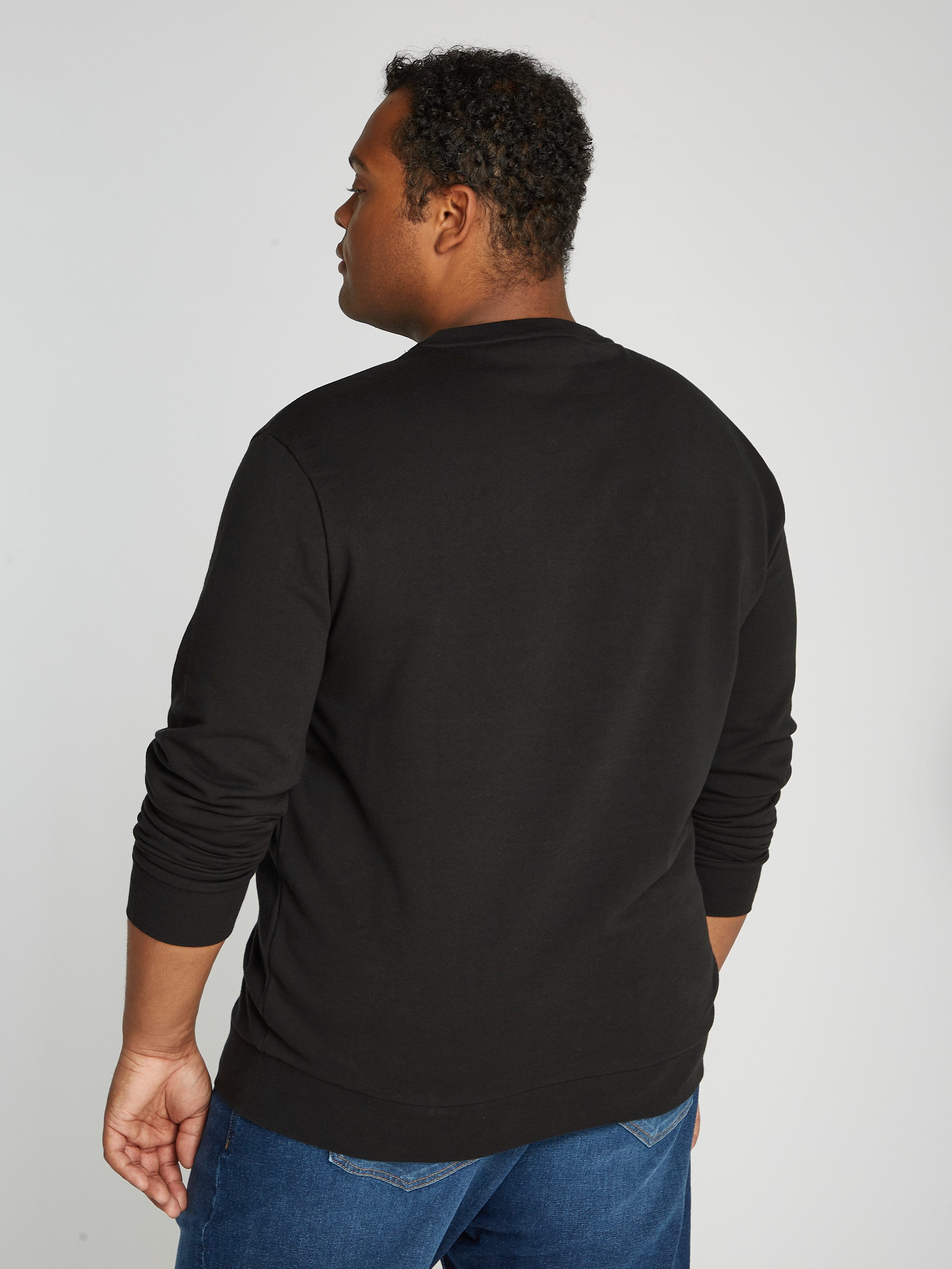 Calvin Klein Sweatshirt BT_OFF PLACEMENT LOGO SWEATSHIRT in grote maten met logo-opschrift