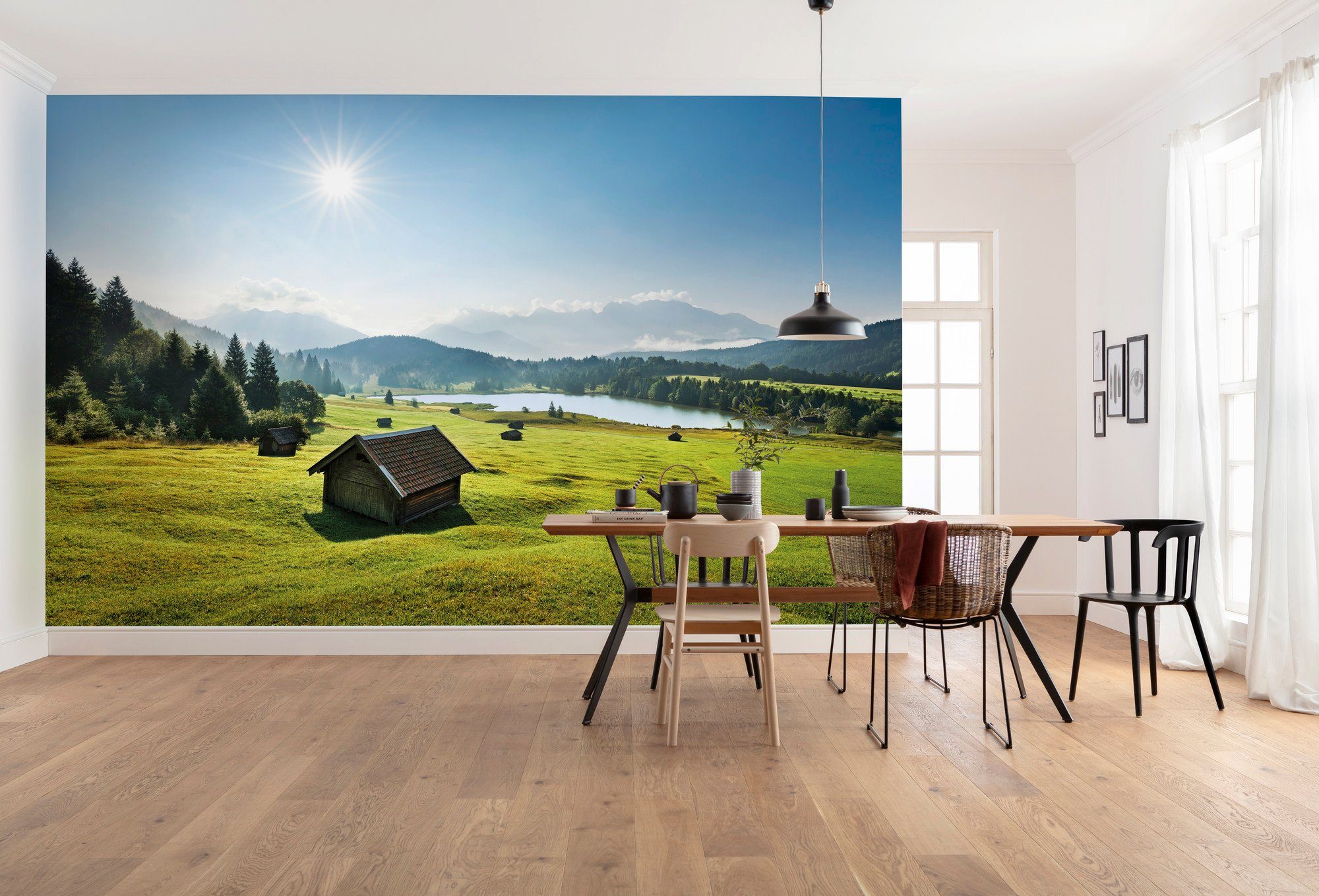 Komar Vliesbehang Digitale print vlies - Bergwiese vor Karwendel - Afmeting 450 x 280 cm (9 stuks)