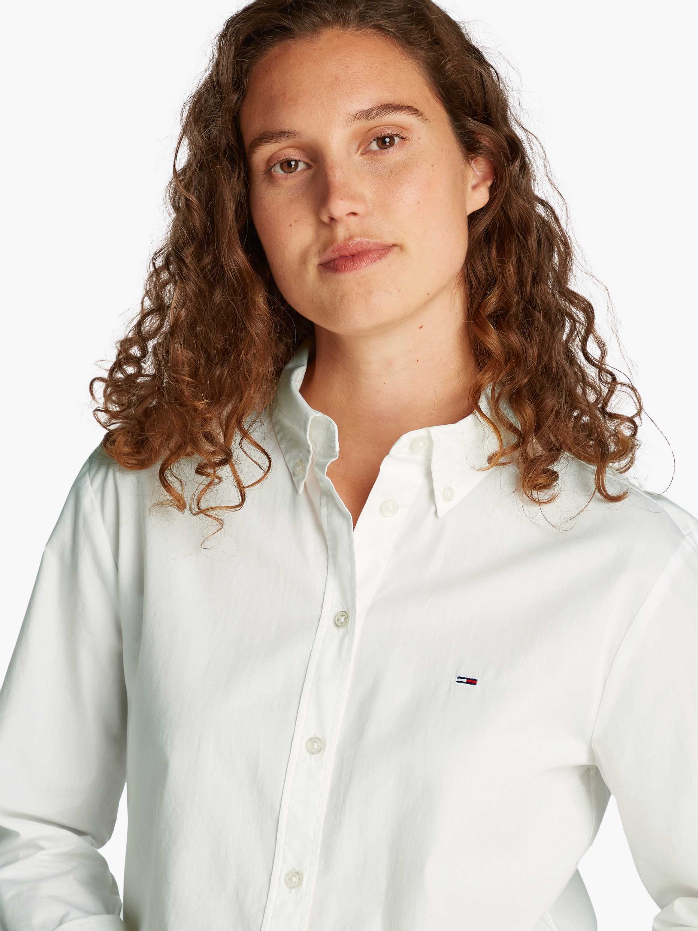 TOMMY JEANS Overhemdblouse TJW REG PINSTRIPE POPLIN SHIRT met naaldstrepen, logoborduring