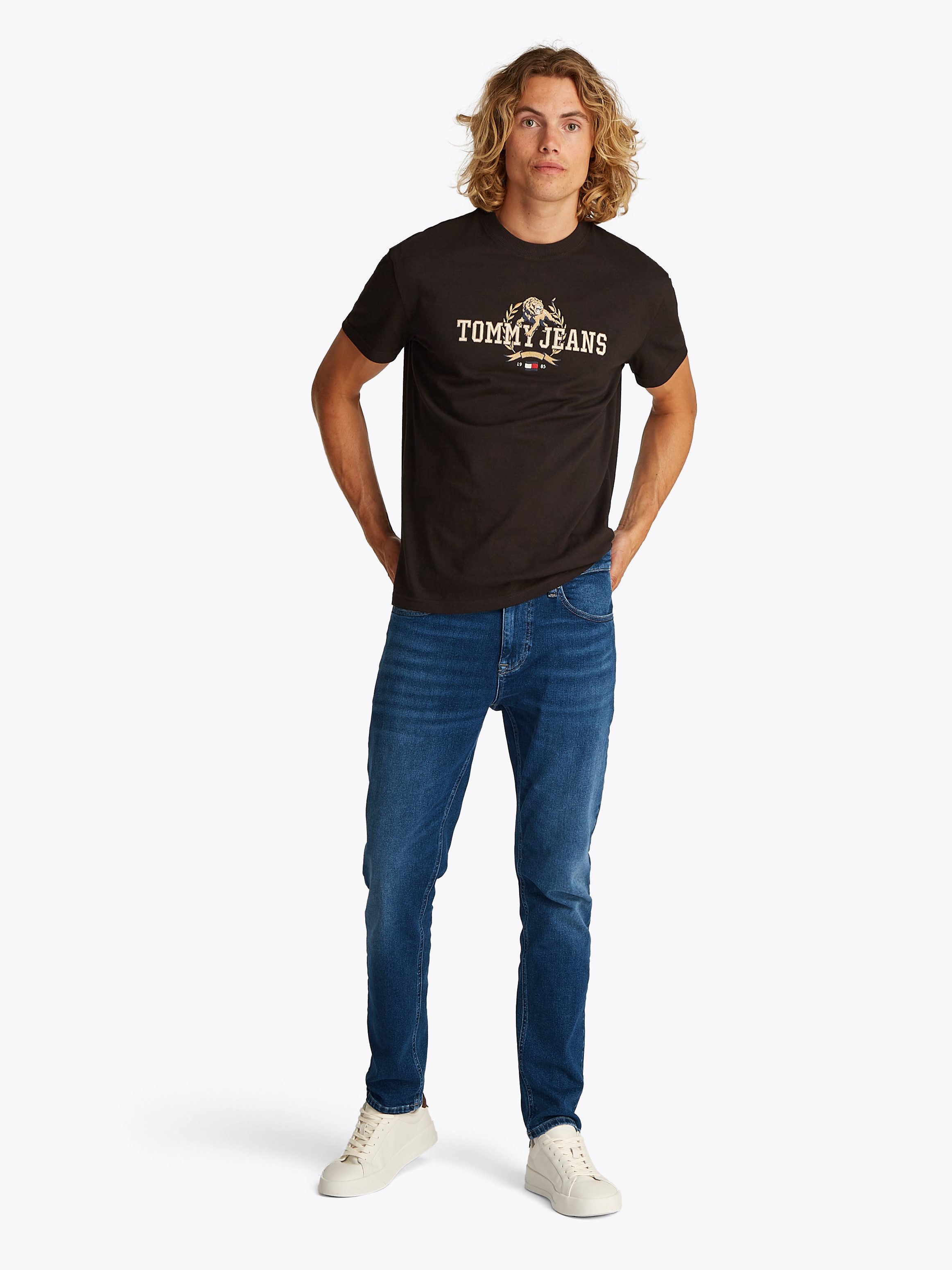 TOMMY JEANS Slim fit jeans AUSTIN SLIM TAPERED naar de enkel toe smaller wordende jeans met gemiddelde taillehoogte