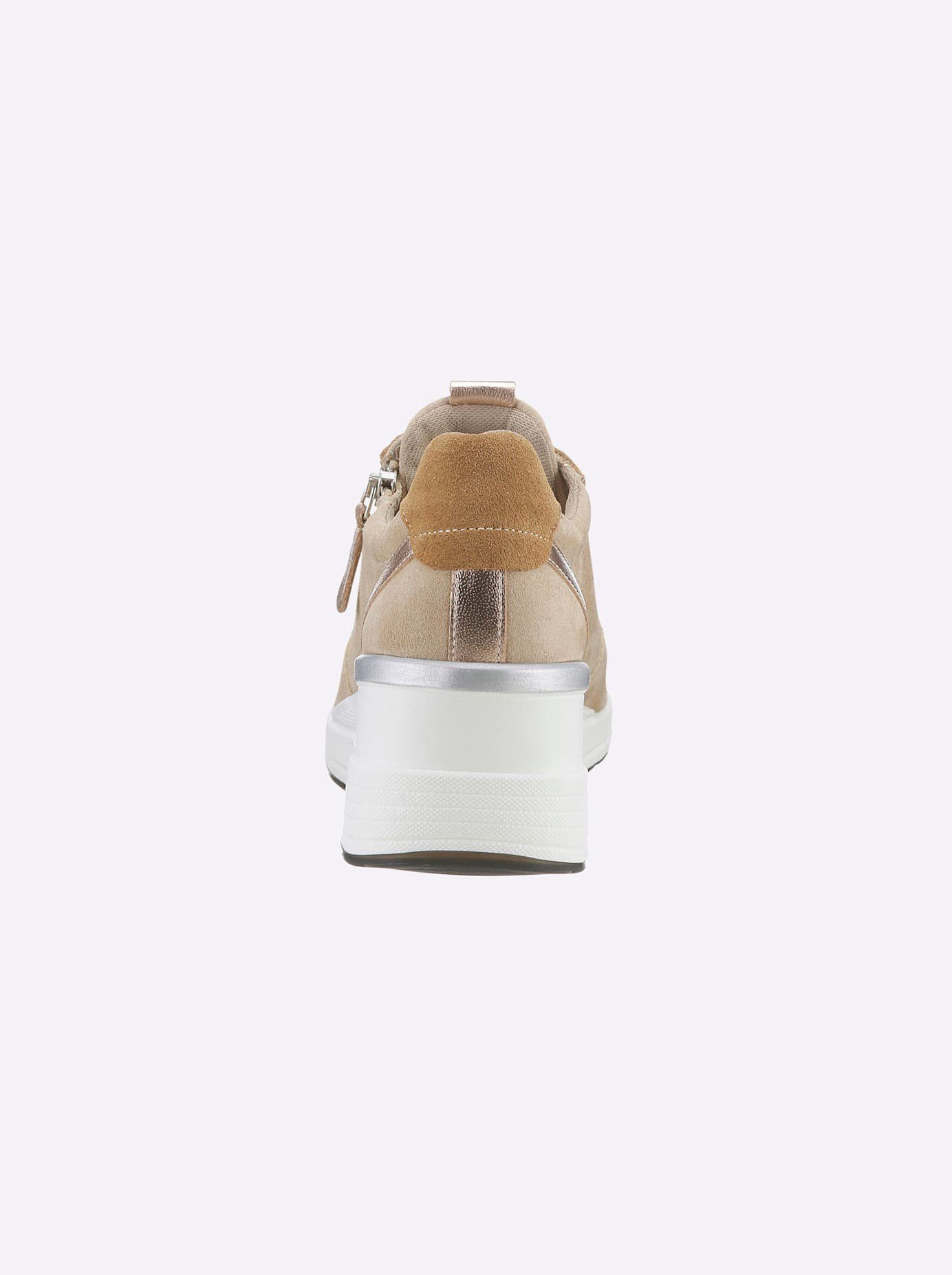 Casual Looks Sneakers