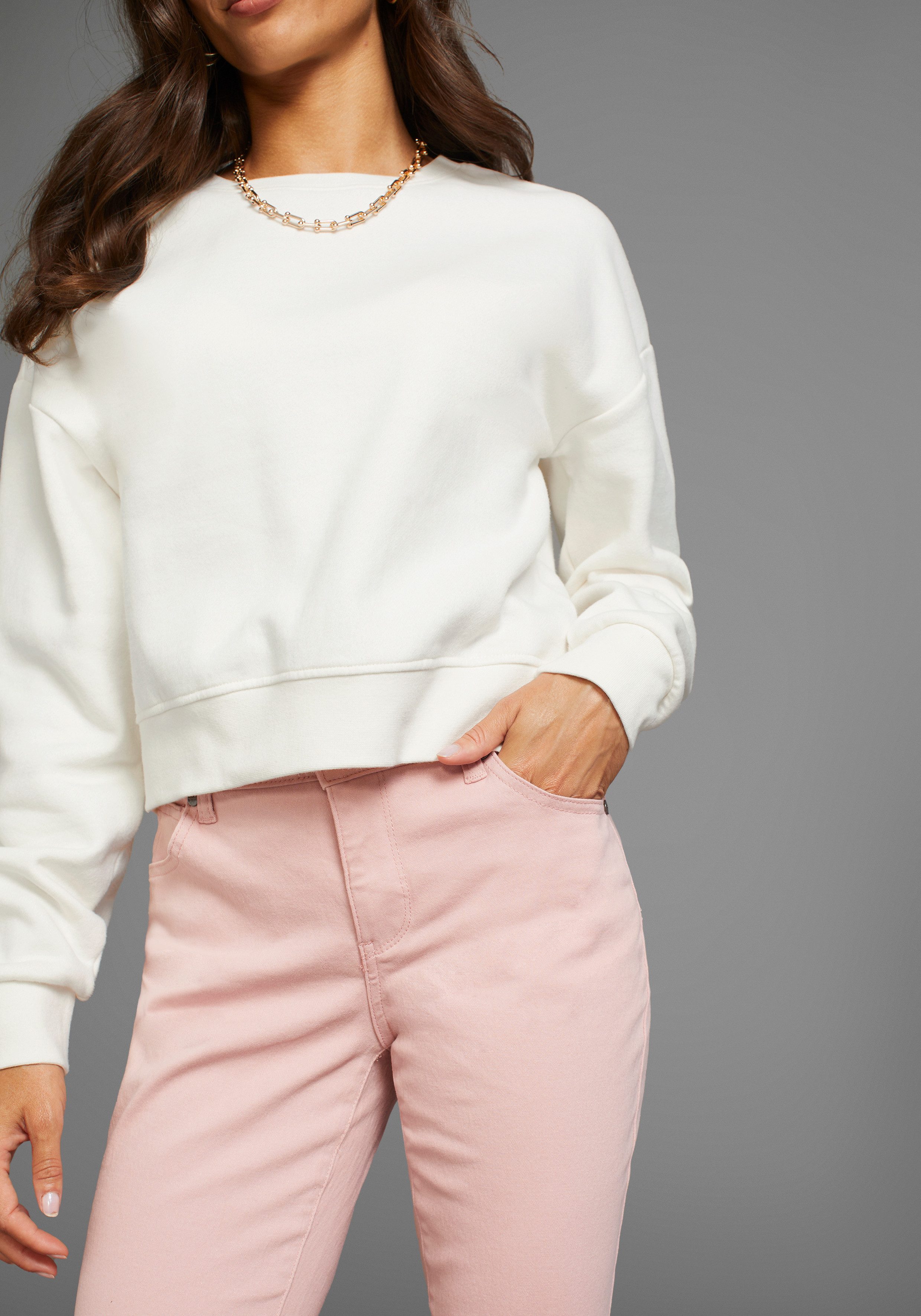 Laura Scott Sweatshirt Cropped model