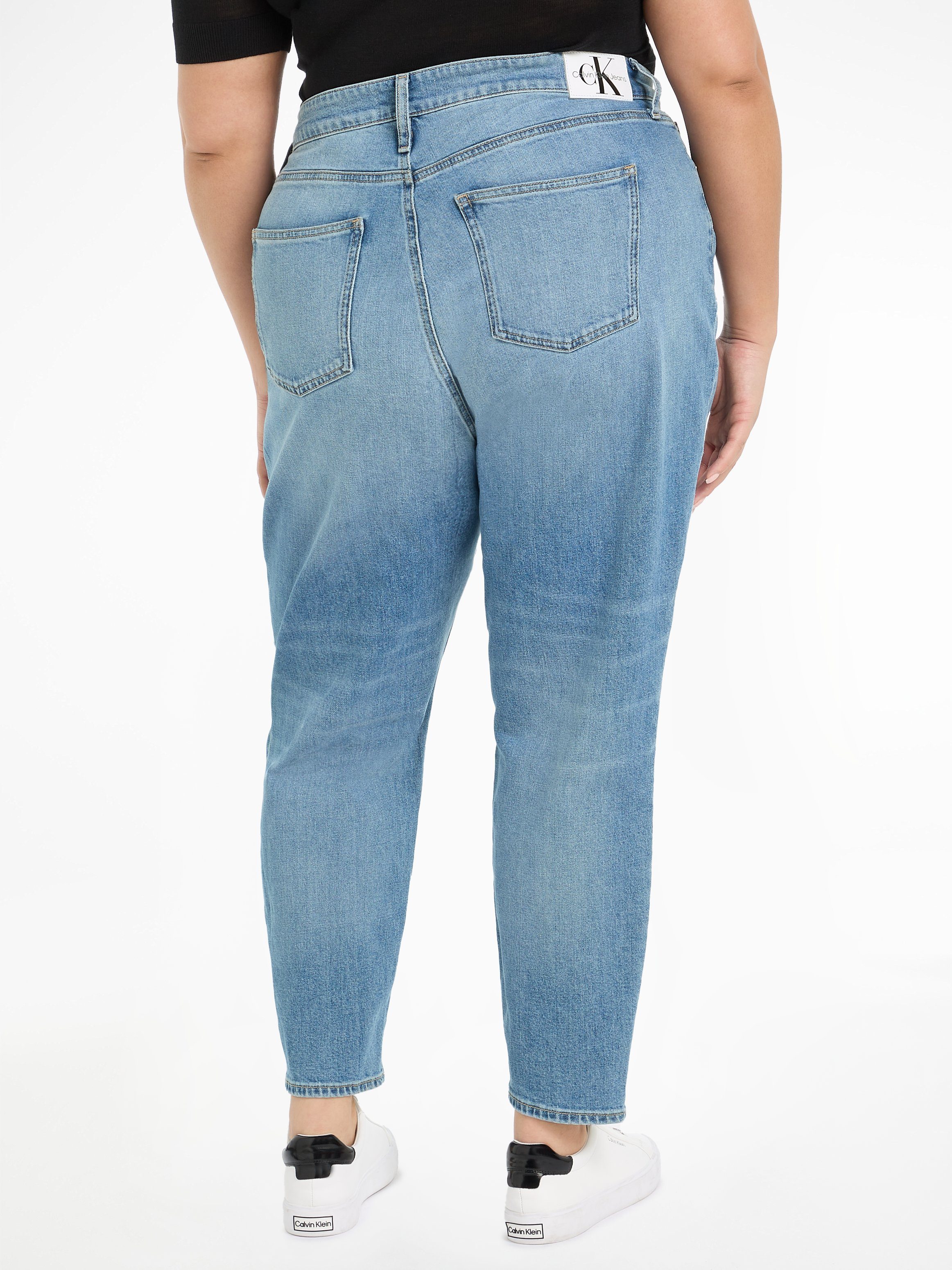 Calvin Klein Jeans Plus Mom jeans MOM JEAN PLUS Grote maten jeans zijn verkrijgbaar in loose fit