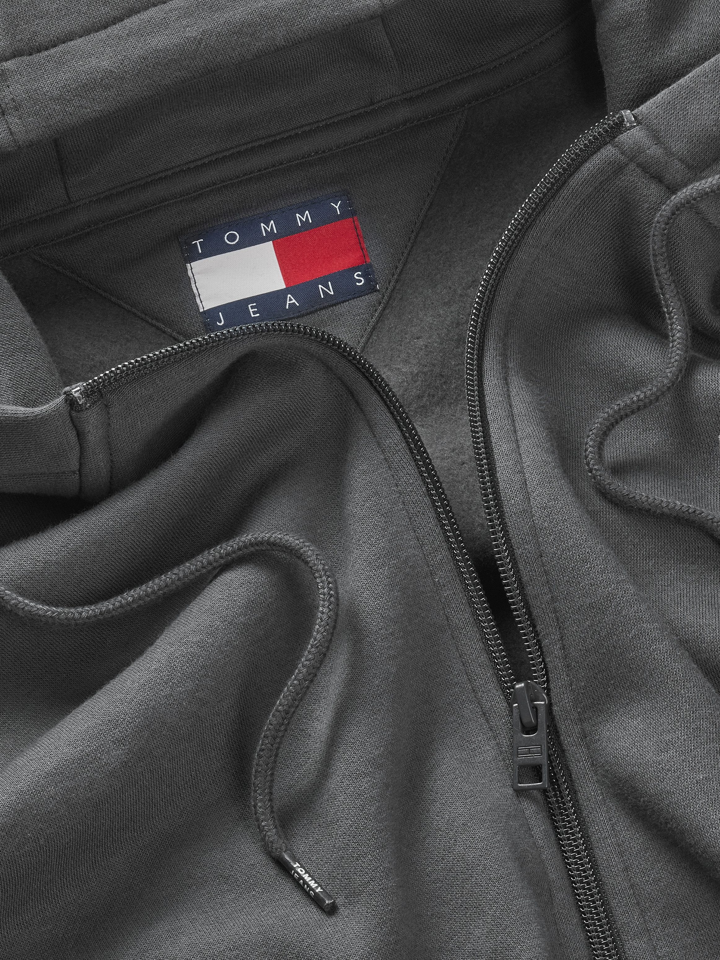 TOMMY JEANS Sweatshirt TJM REG S FLAG ZIP FLEECE THRU met geborduurd merklogo op borsthoogte