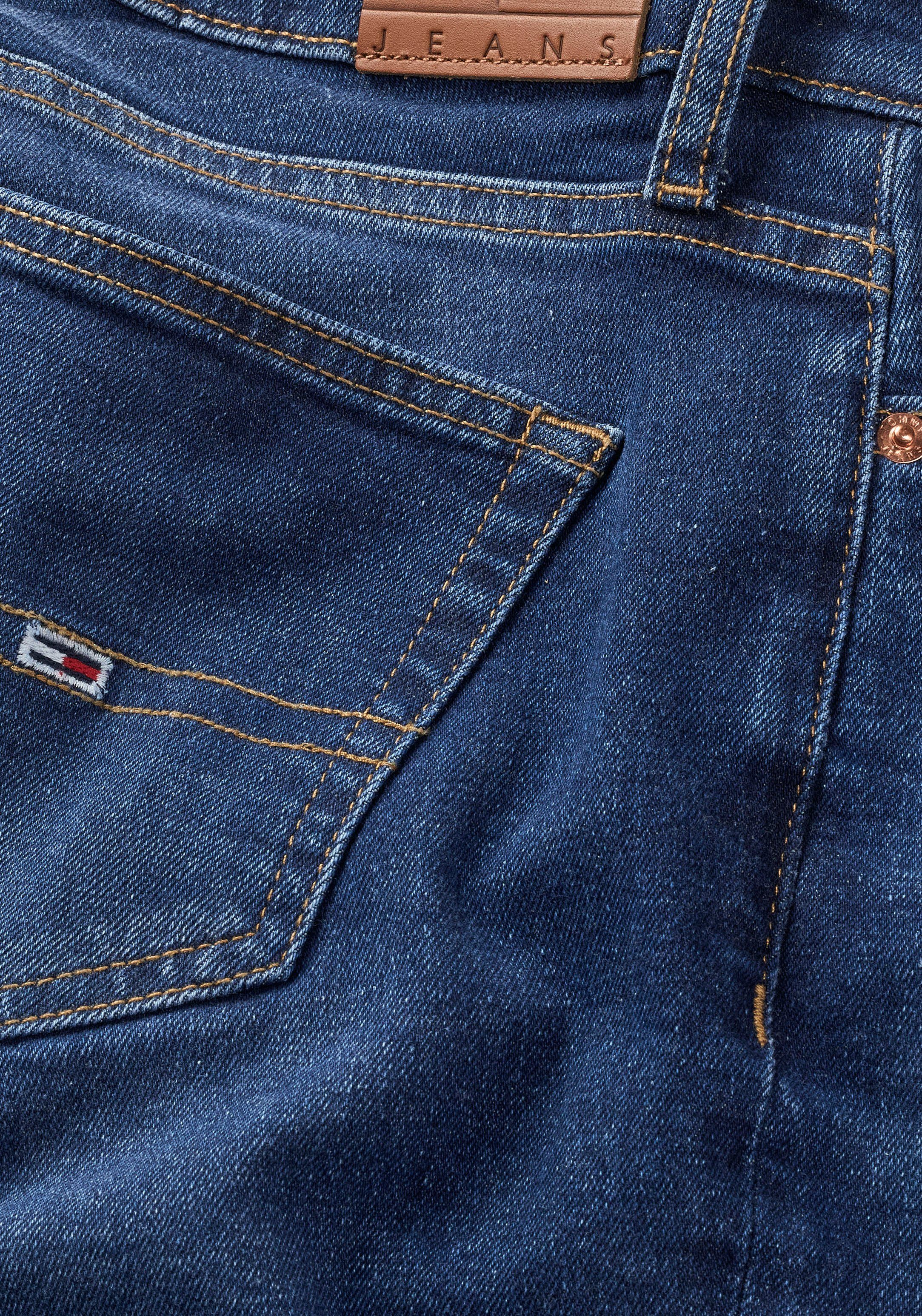 TOMMY JEANS Bootcut jeans MADDIE MD BC DH5161 met logo-badge en borduurwerk