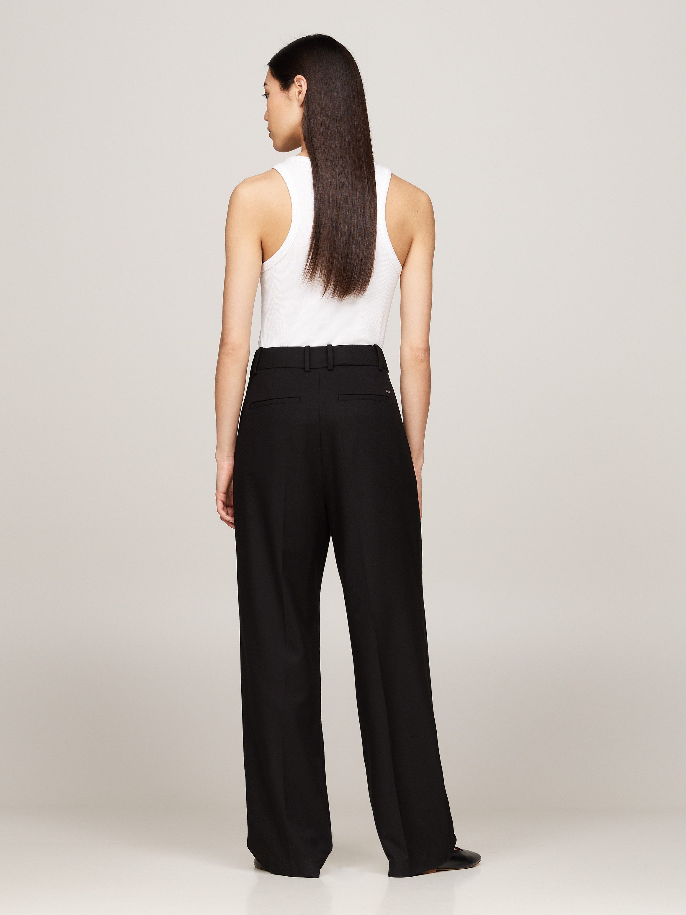 Tommy Hilfiger Geweven broek MD CORE RELAXED STRAIGHT PANT met logo-stiksel op de achterkant