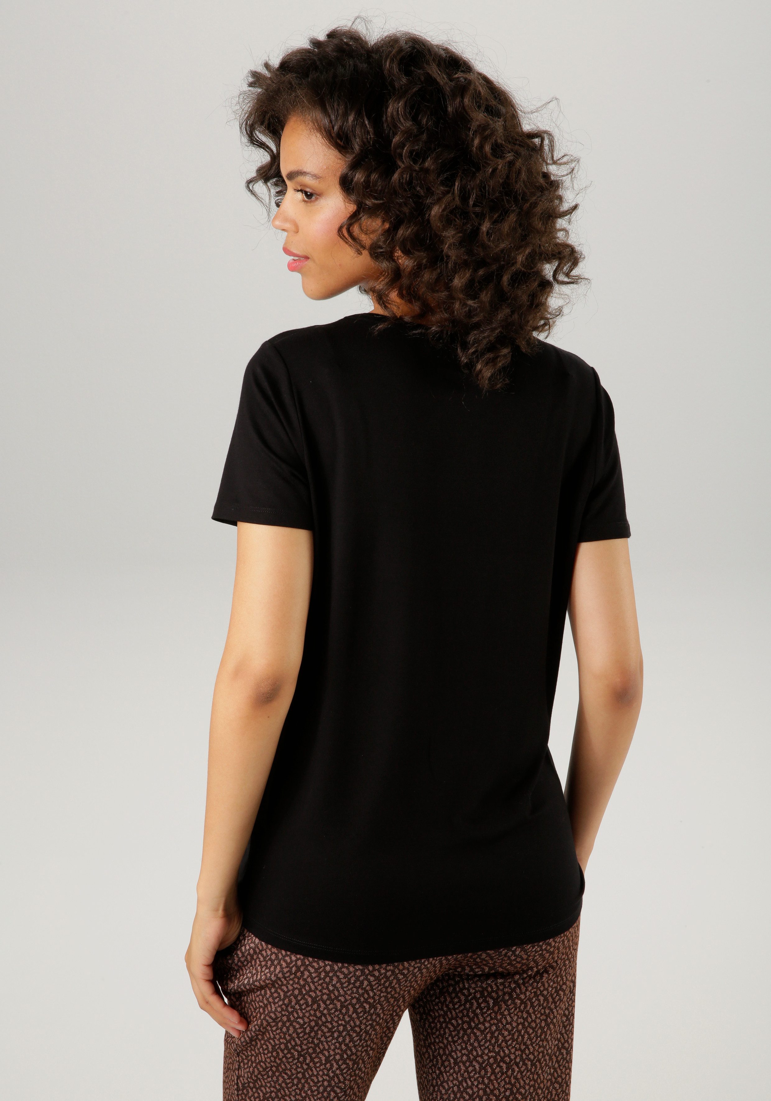 Aniston CASUAL T-shirt met abstract gezicht van glanzende folieprint