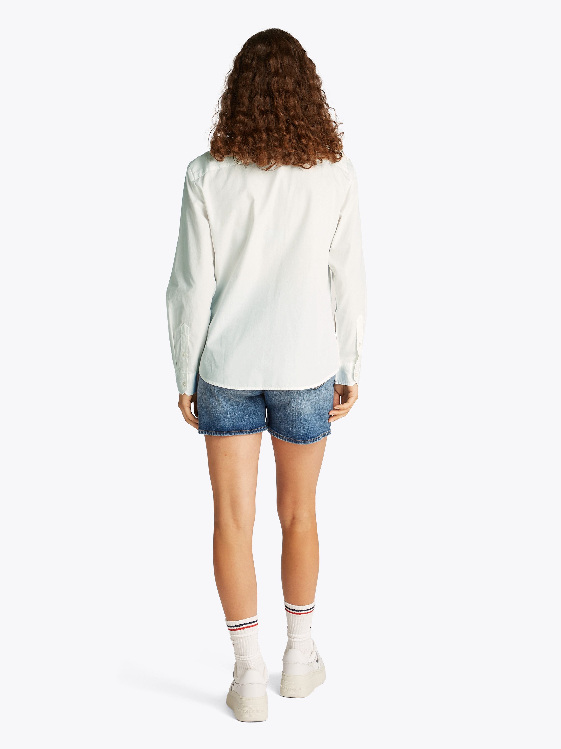 TOMMY JEANS Overhemdblouse TJW REG PINSTRIPE POPLIN SHIRT met naaldstrepen, logoborduring
