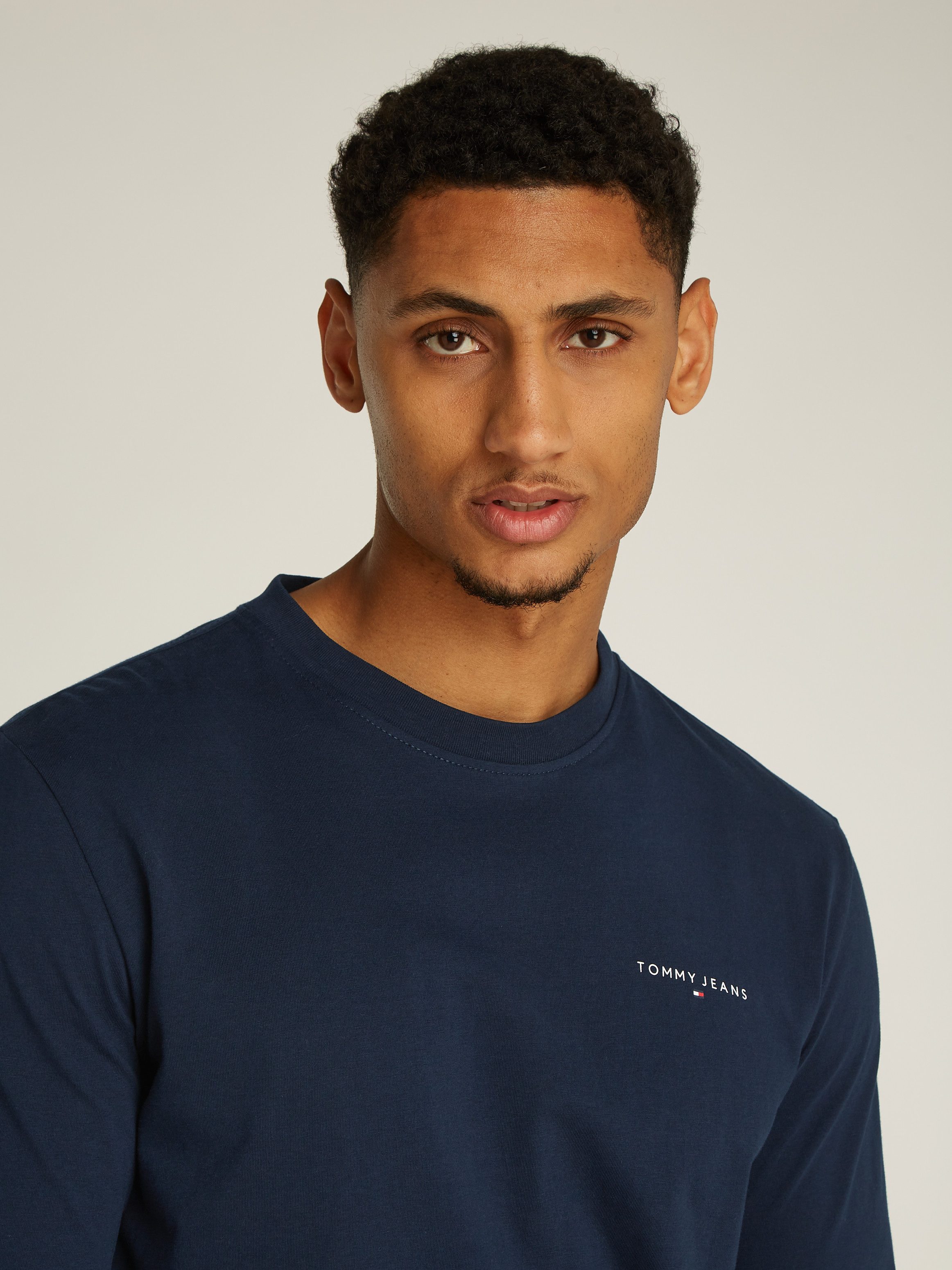 TOMMY JEANS Shirt met lange mouwen TJM SLIM LINEAR CHEST LS TEE EXT