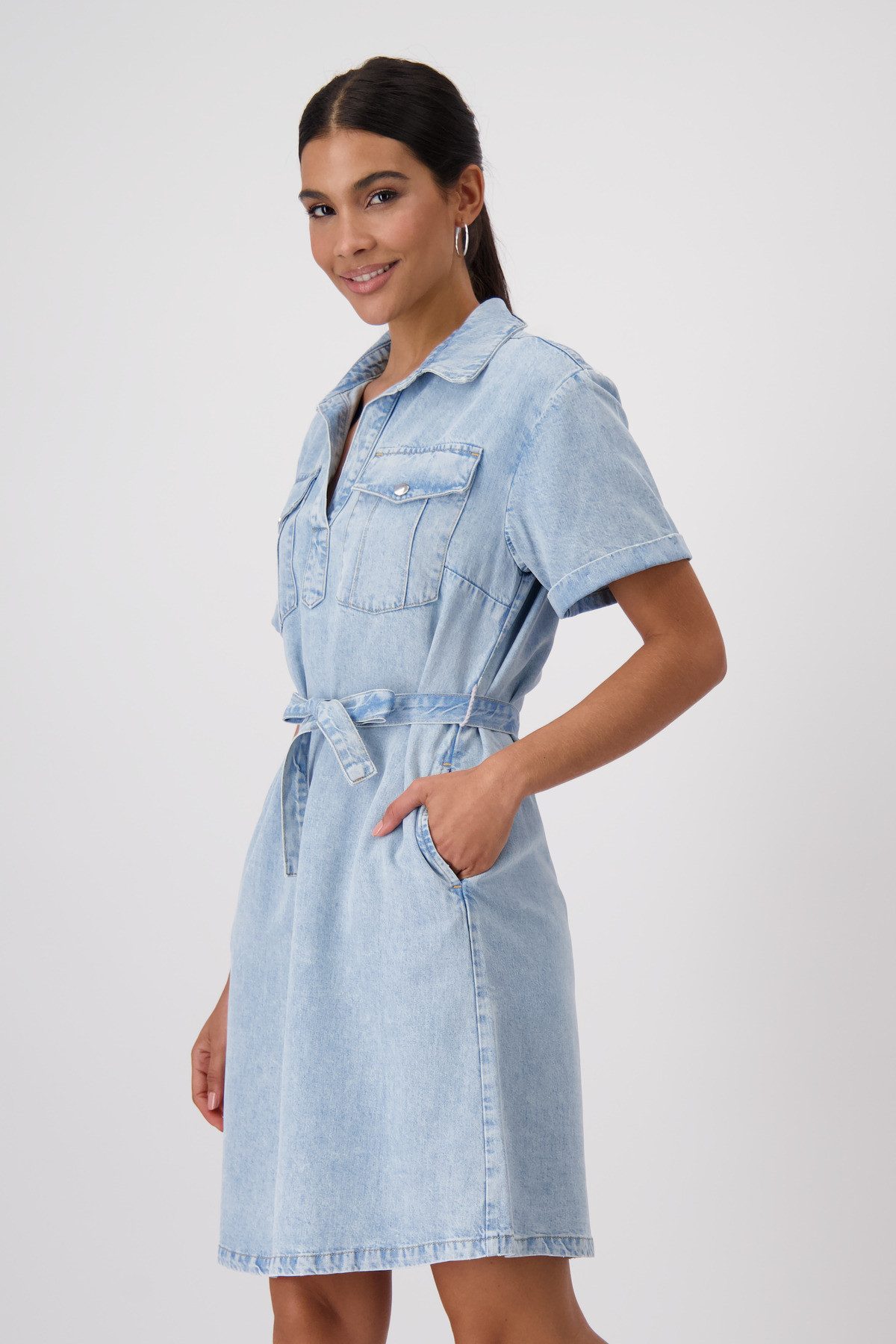 Monari Jeans jurk met een bindceintuur
