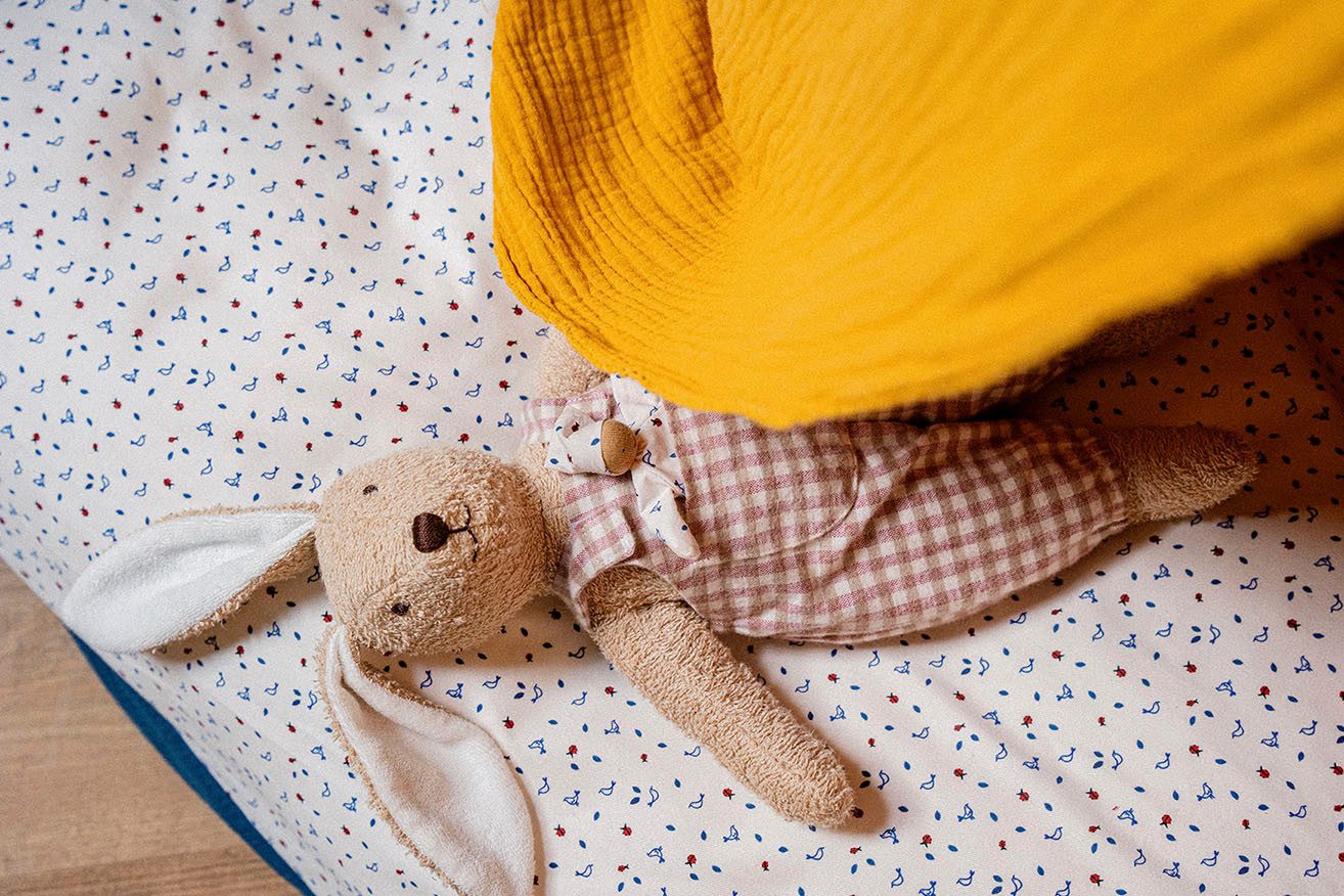 Käthe Kruse Knuffelbeest Hugo haas, staand